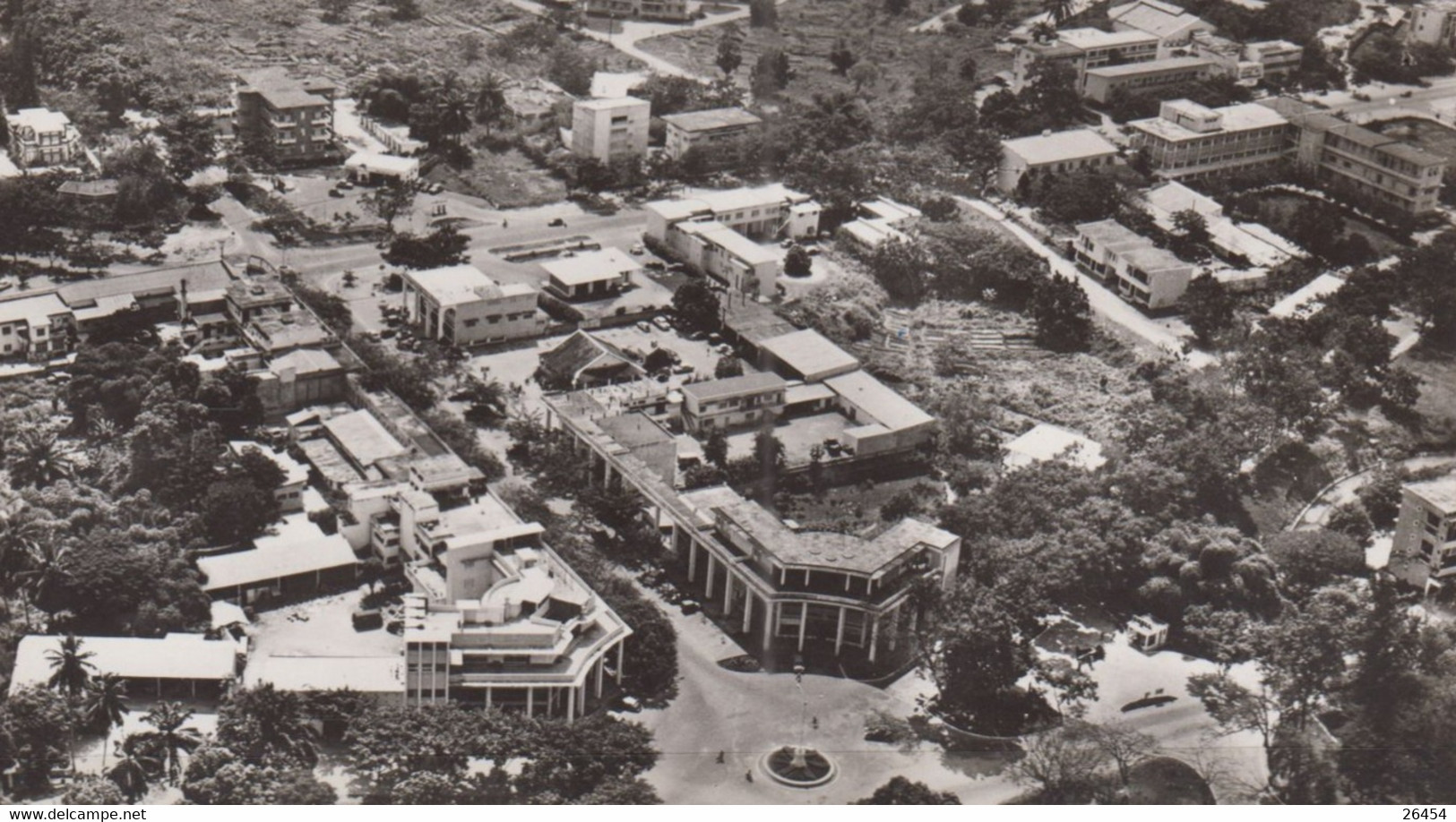 Poste Aérienne 50F Y.T.5 " AIR AFRIQUE " Sur CPSM De BRAZZAVILLE Congo " L'Avenue Foch " Le 17 7 1962 Vue Aérienne - Oblitérés