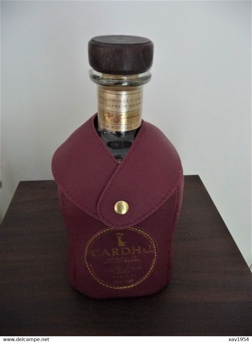 BOUTEILLE WHYSKIE " CARDHU " Vide, Avec Habillage CUIR" Bordeaux" - Whisky