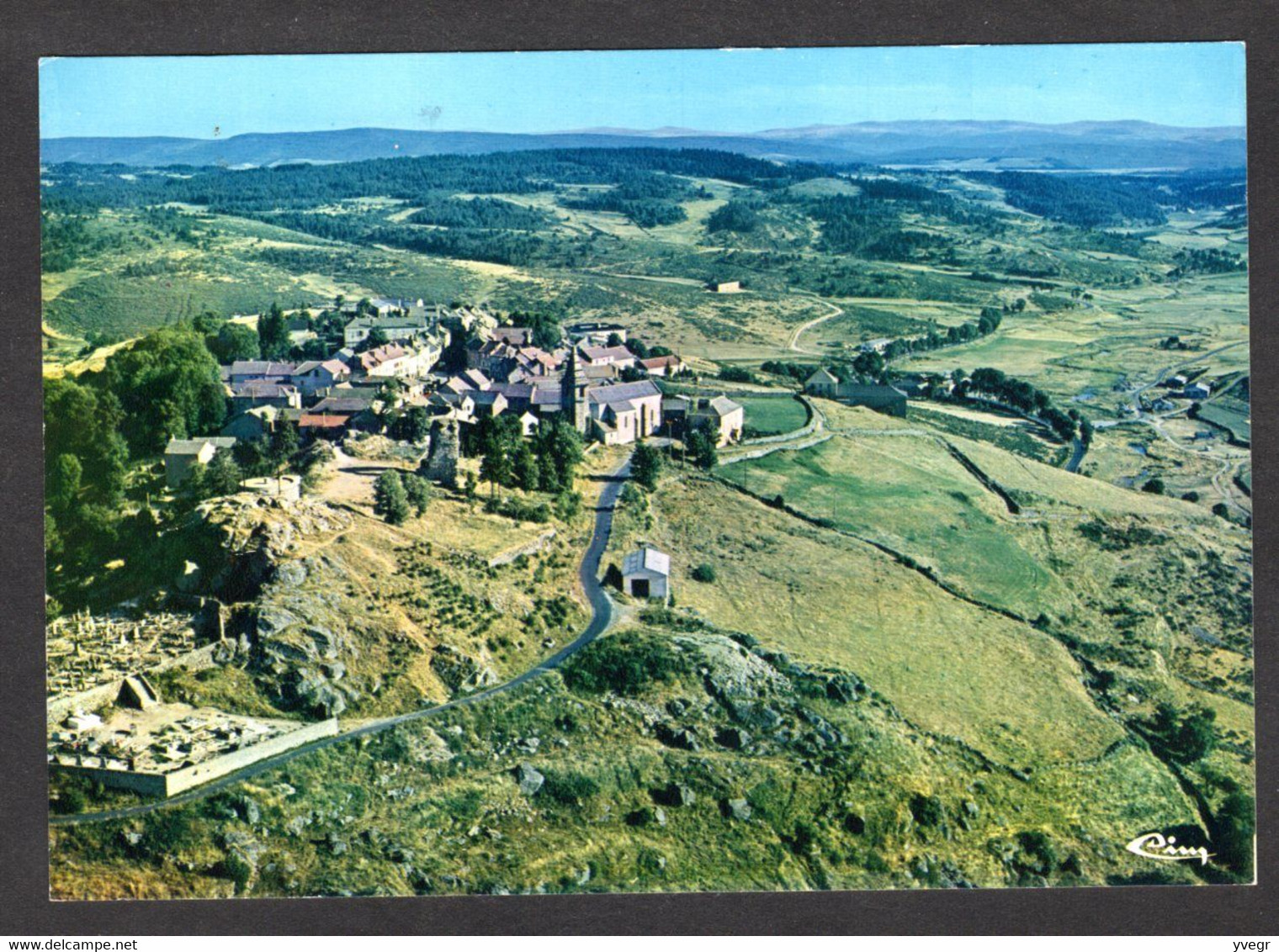 CHATEAUNEUF-de-RANDON (48 Lozère) Vue Générale Aérienne Sur Le Village (Cim, Combier N° 48.043) Postée Le 25/07/1995 - Chateauneuf De Randon