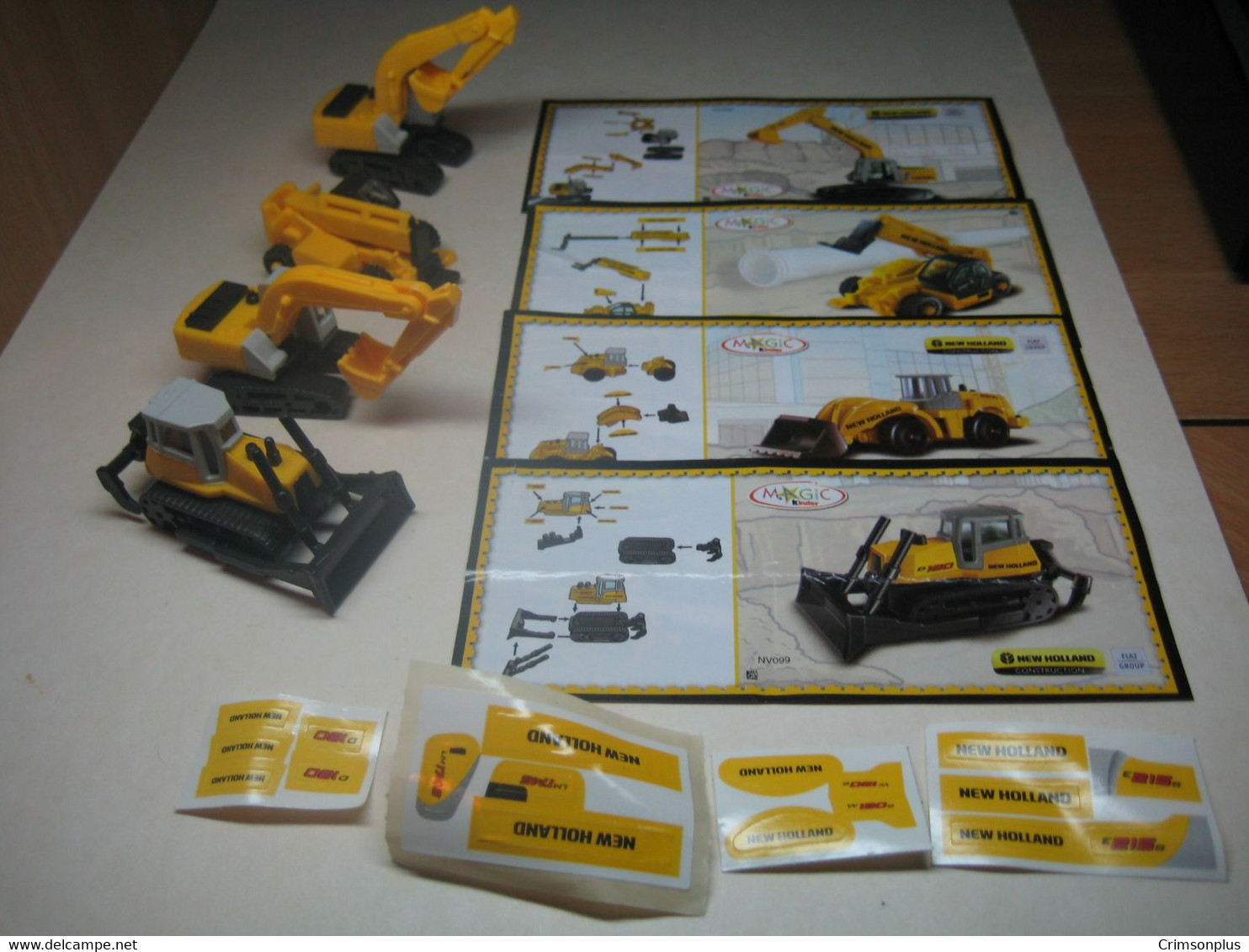 2009 Ferrero - Kinder Surprise -  NV096, NV097, NV098 & NV099 - Vehicles - New Holland - Complete Set + 4 BPZ's - Monoblocchi