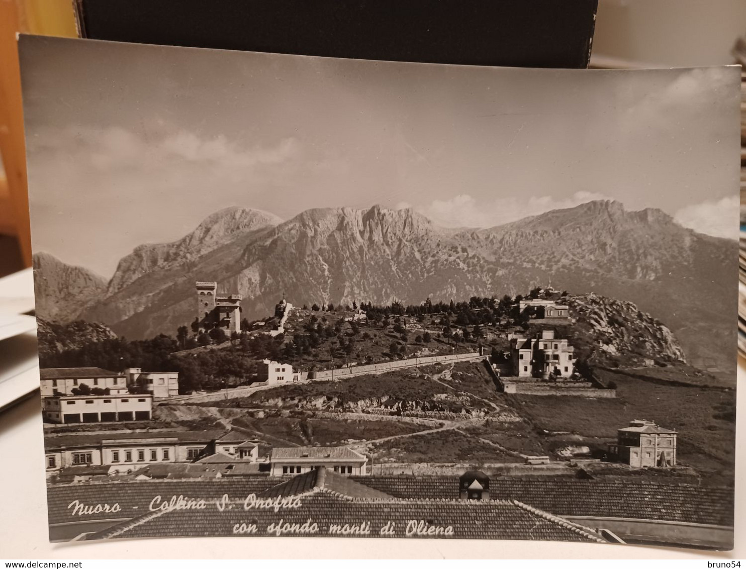 Cartolina Nuoro Collina S.Onofrio Con Sfondo Monti Oliena 1953 - Nuoro