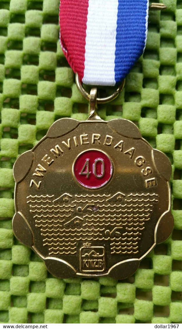 Medaille : Zwemvierdaagse K.N.Z.B. , 40 Maal Gezwommen. -  Used - 2 Scans / Foto's  For Condition.(Originalscan !!) - Natation