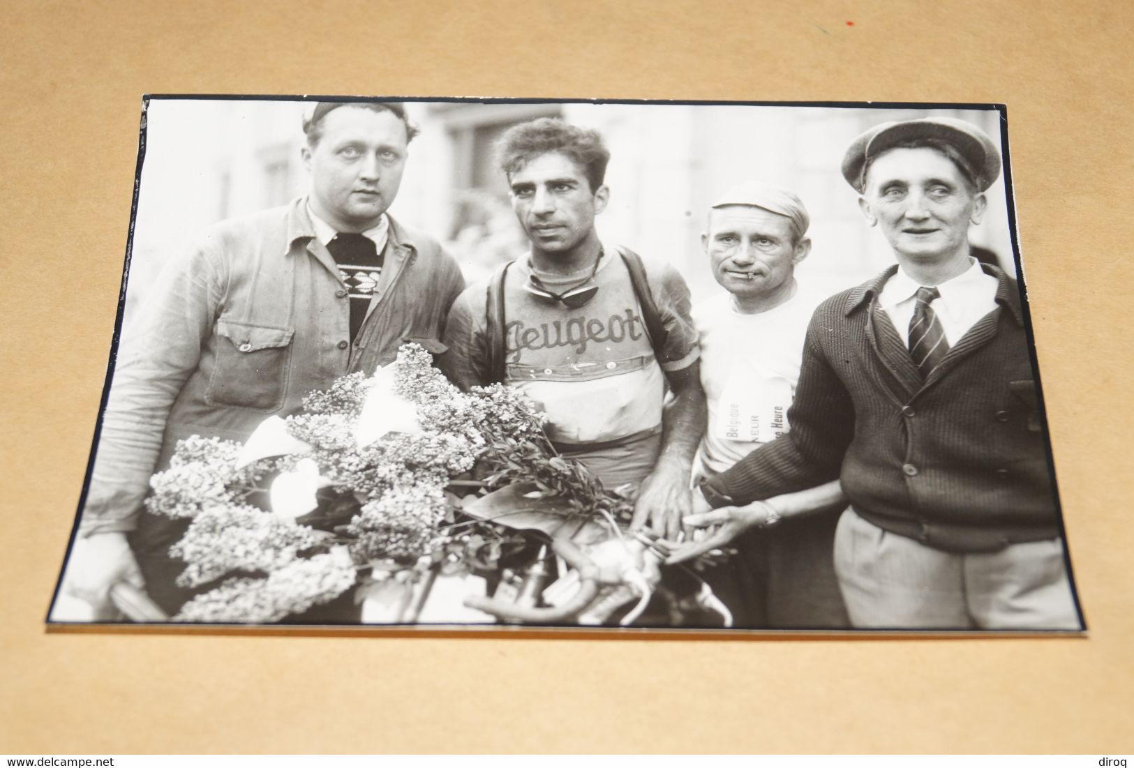 Ancienne Photo Originale 1951,Cerami , Vainqueur,Cyclisme Le 35 Iem Paris-Bruxelles, 18 Cm. Sur 13 Cm. - Wielrennen