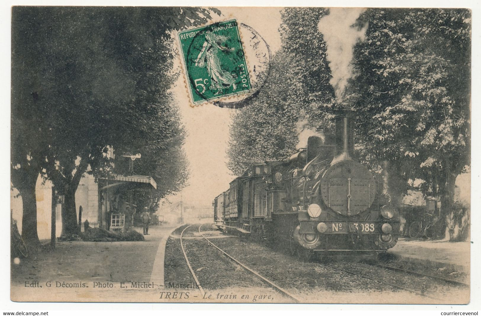 CPA - TRETS ( Bouches Du Rhône ) - Le Train En Gare - Trets