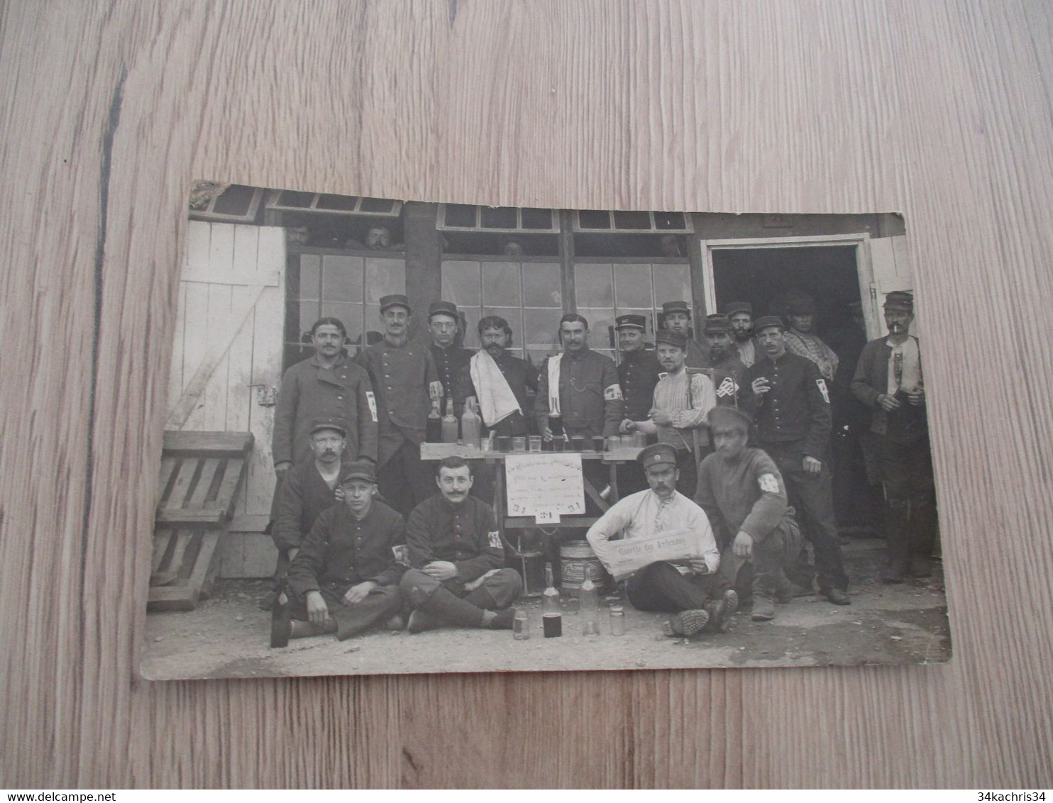 Carte Photo Guerre 14/18? Militaria Militaires Soldats Bar De Campagne - Weltkrieg 1914-18