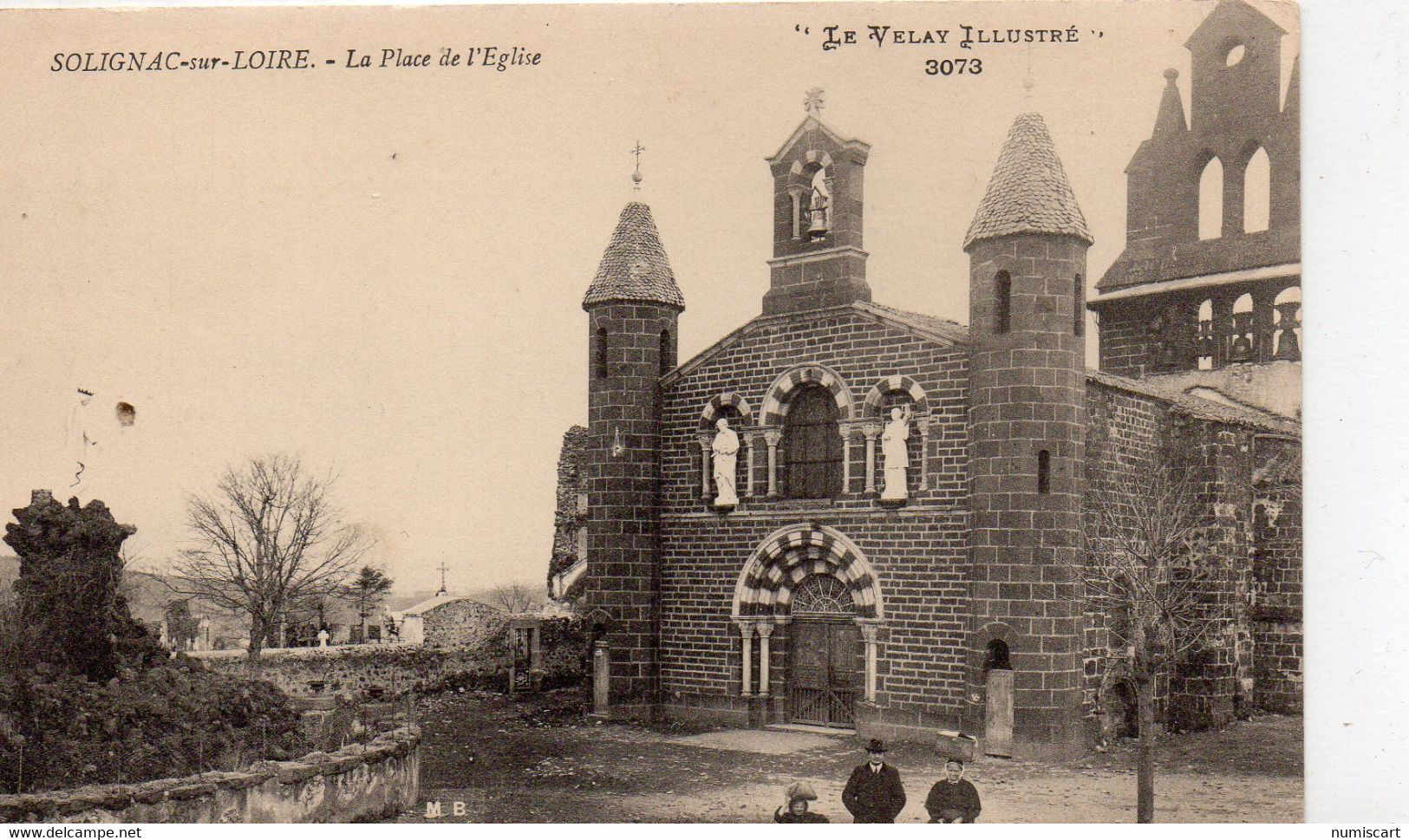 Solignac-sur-Loire Animée La Place De L'Eglise - Solignac Sur Loire