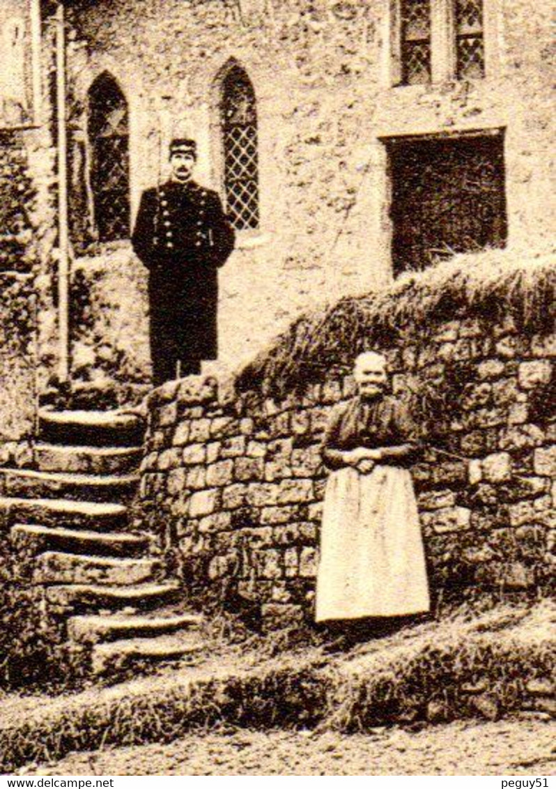 Luxembourg - Grund. Chapelle De Saint-Quirin ( 1355). Soldat Belge Et Vieille Femme. - Luxembourg - Ville