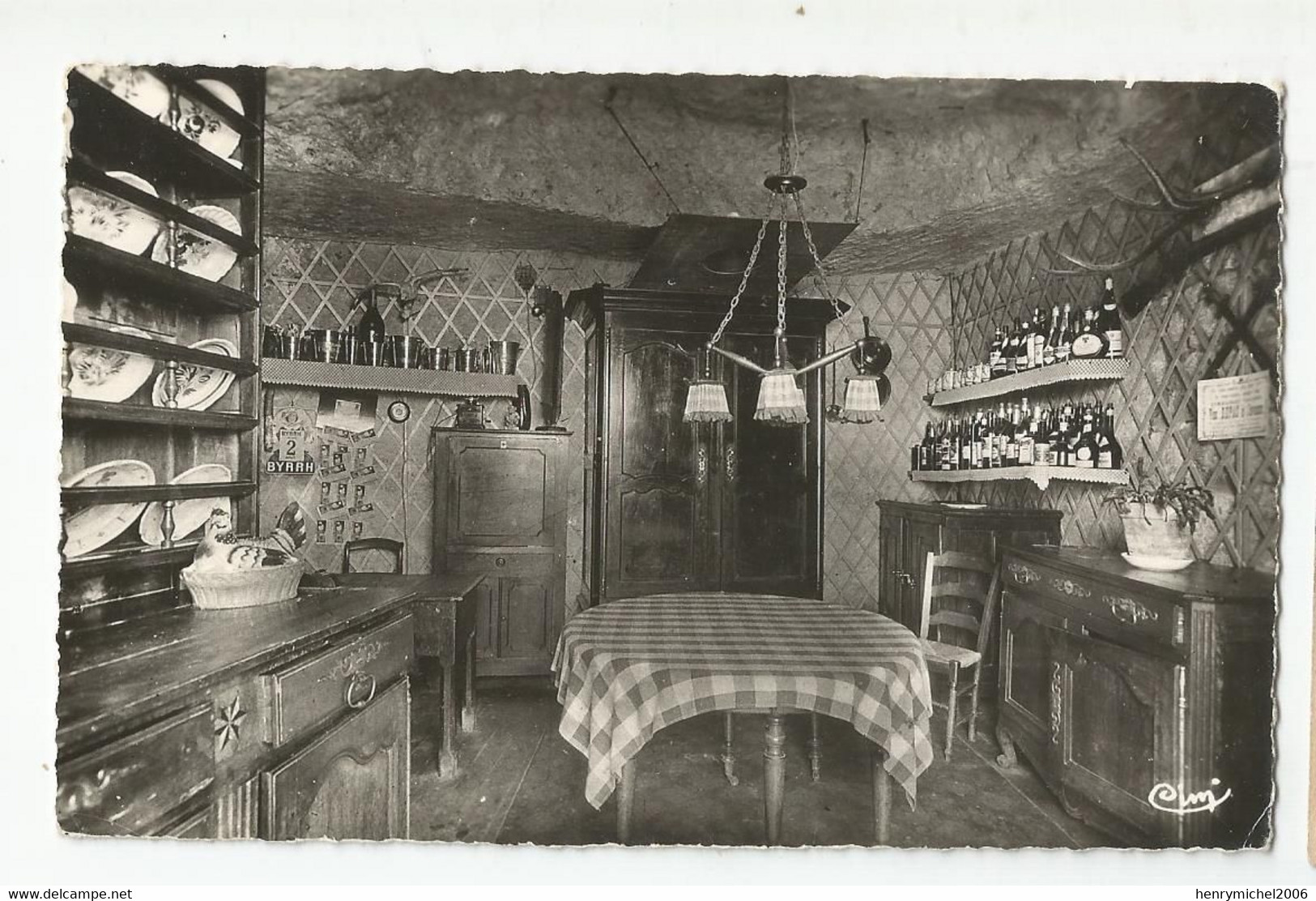 17 Meschers Les Bains Bar Salle Intérieur Grottes De Matala - Meschers