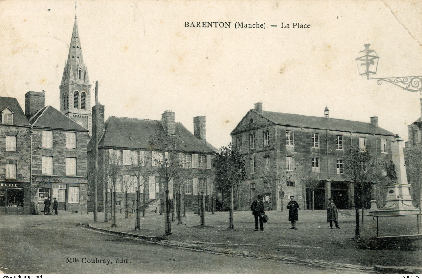 BARENTON - La Place - Animé - Barenton