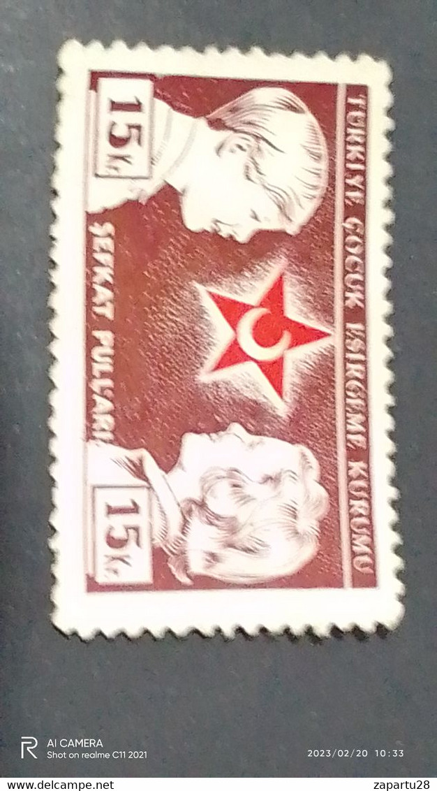 TÜRKEY--YARDIM PULLARI-1940- 50-  ÇOCUK ESİRGEME KURUMU   15K(*) - Timbres De Bienfaisance