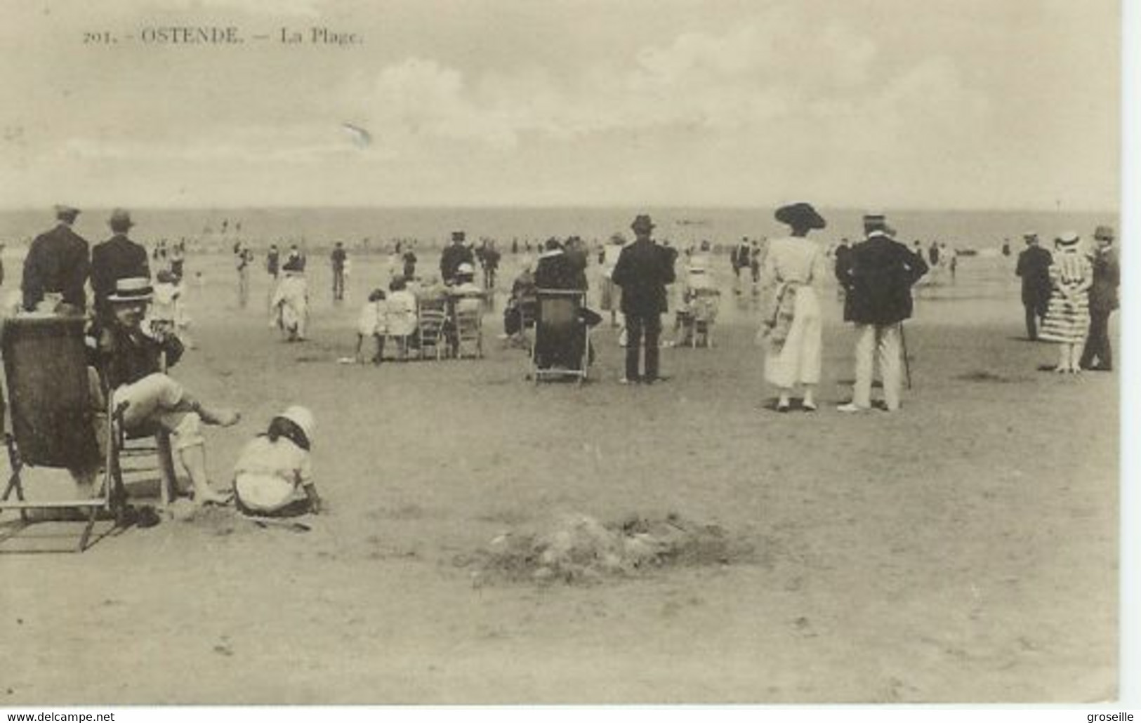 Belgique Ostende La Plage Très Animée - Alveringem