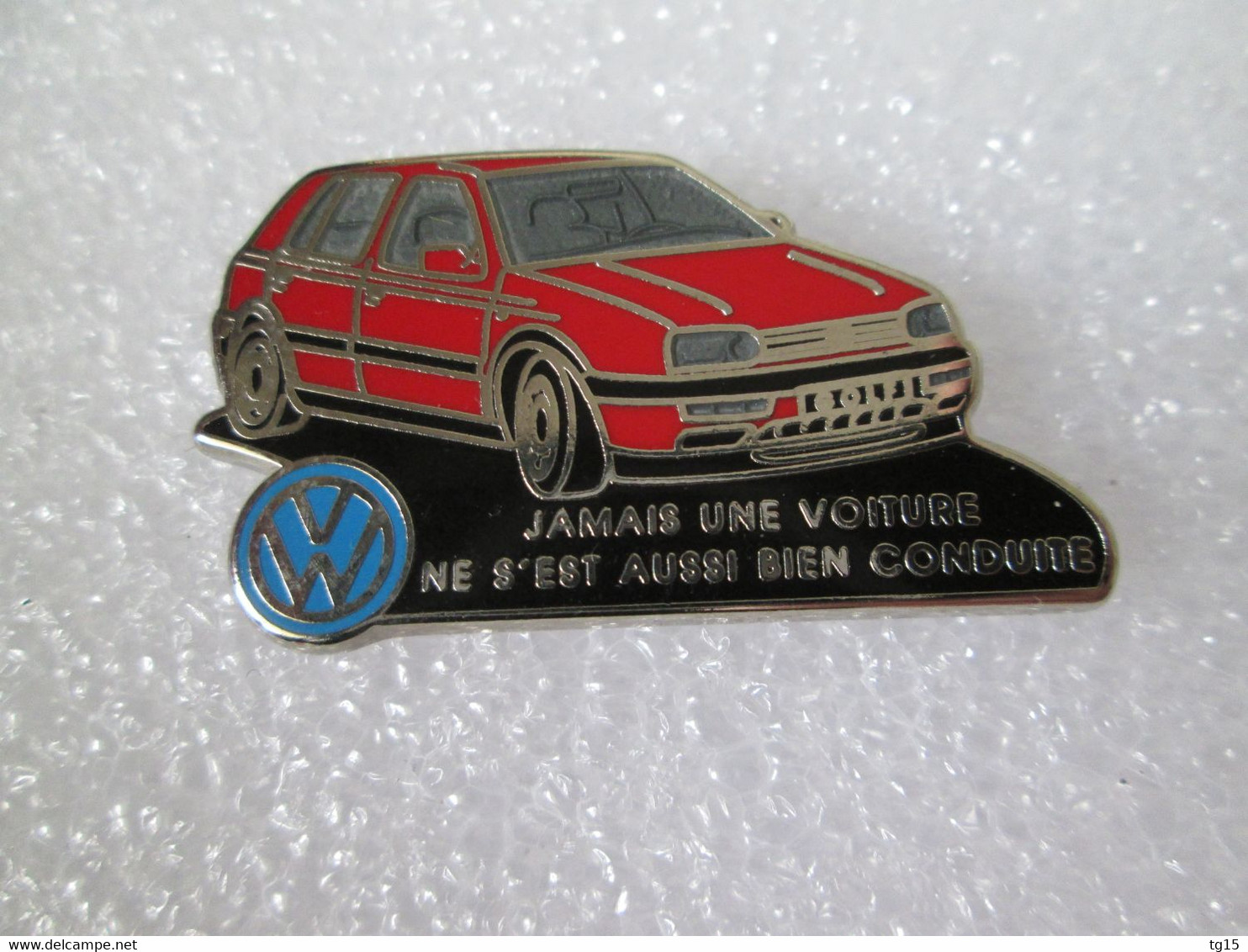 PIN'S    VOLKSWAGEN GOLF  3  Zamak  DECAT - Volkswagen