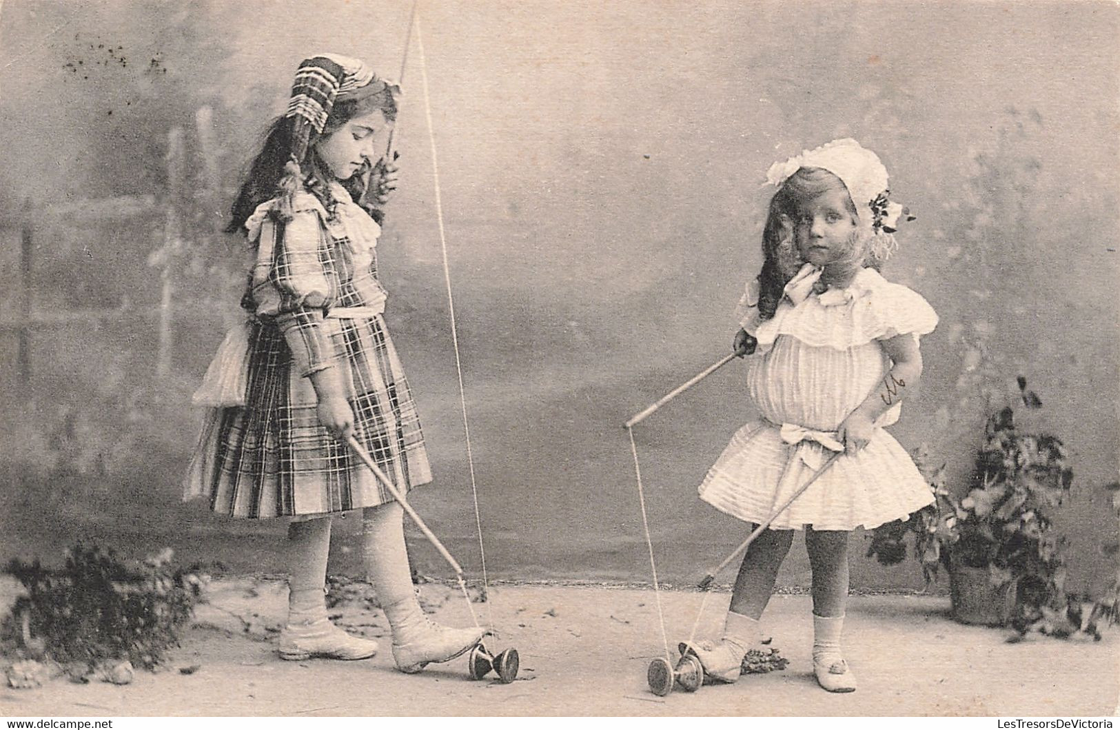 Jeux - Diabolo - Deux Petites Filles Qui Jouent Au Diabolo - Edit. C.T. Et Cie - Oblitéré 1908 - Carte Postale Ancienne - Otros & Sin Clasificación