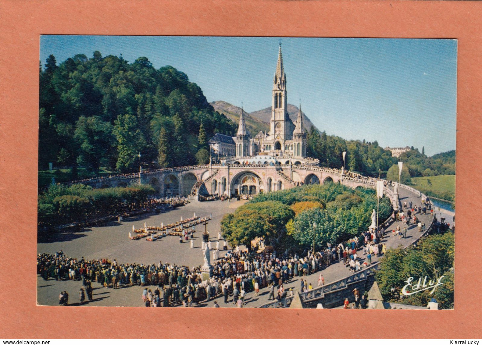 LOURDES - MALADES ASSISTANT AU CHEMIN DE CROIX - ECRITE - Luoghi Santi