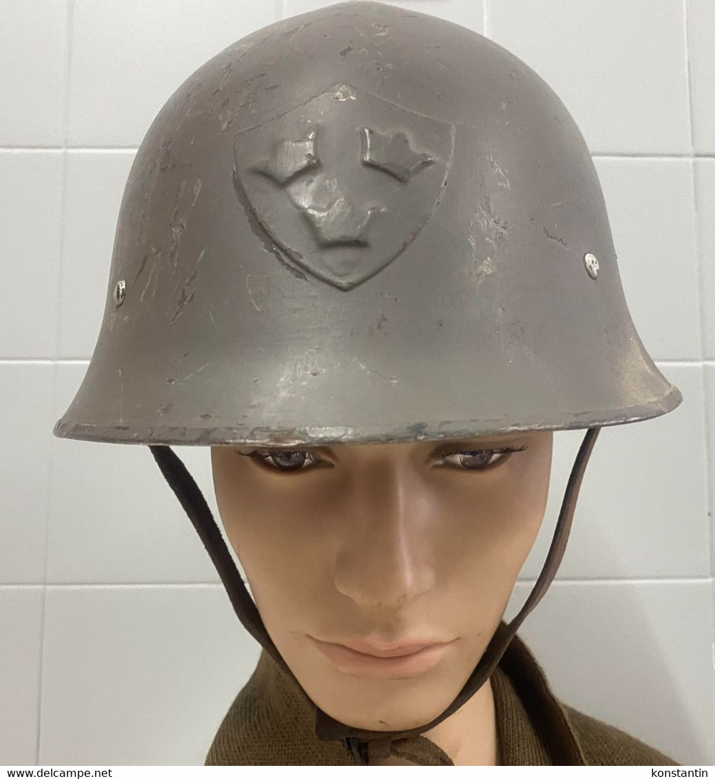 SWEDISH SWEDEN ARMY HELMET WWI Or WWII THREE CROWN - Casques & Coiffures