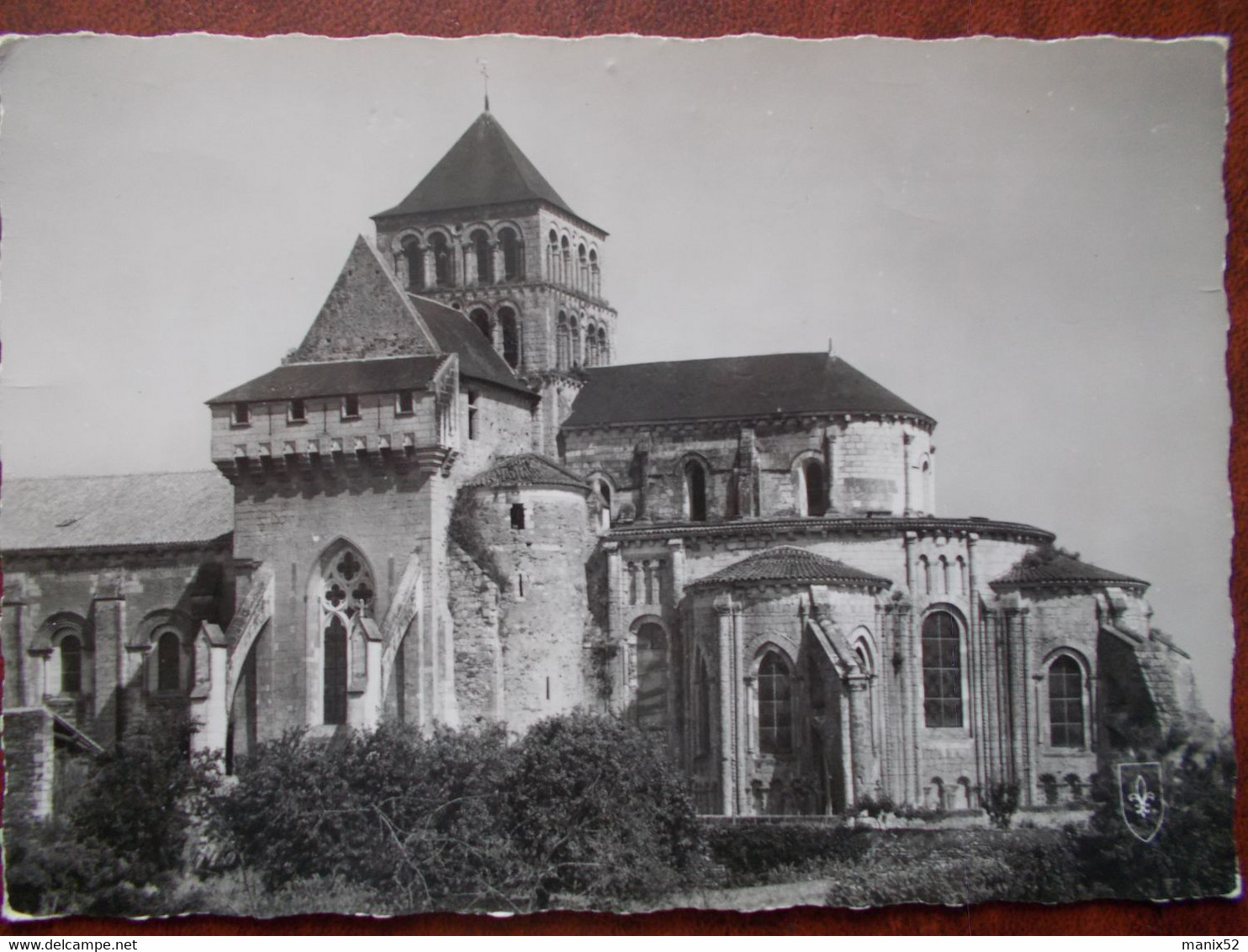 79 - SAINT-JOUIN De MARNES - Eglise Abbatiale - Côté Sud. (CPSM) - Saint Jouin De Marnes