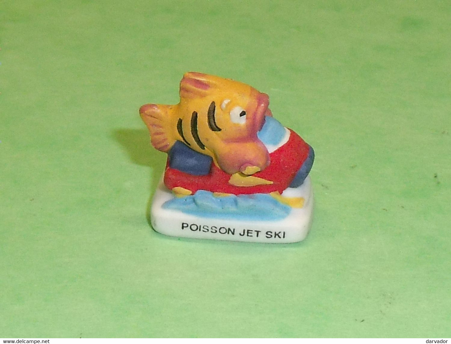 Fèves / Fève / Animaux  : Poisson Jet Ski " Mat "   T176 - Animaux