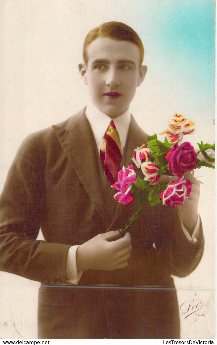 FANTAISIE - HOMMES - FLEURS - COSTUME - CRAVATE A RAYURES - LEO 544 - CARTE POSTALE ANCIENNE - Men