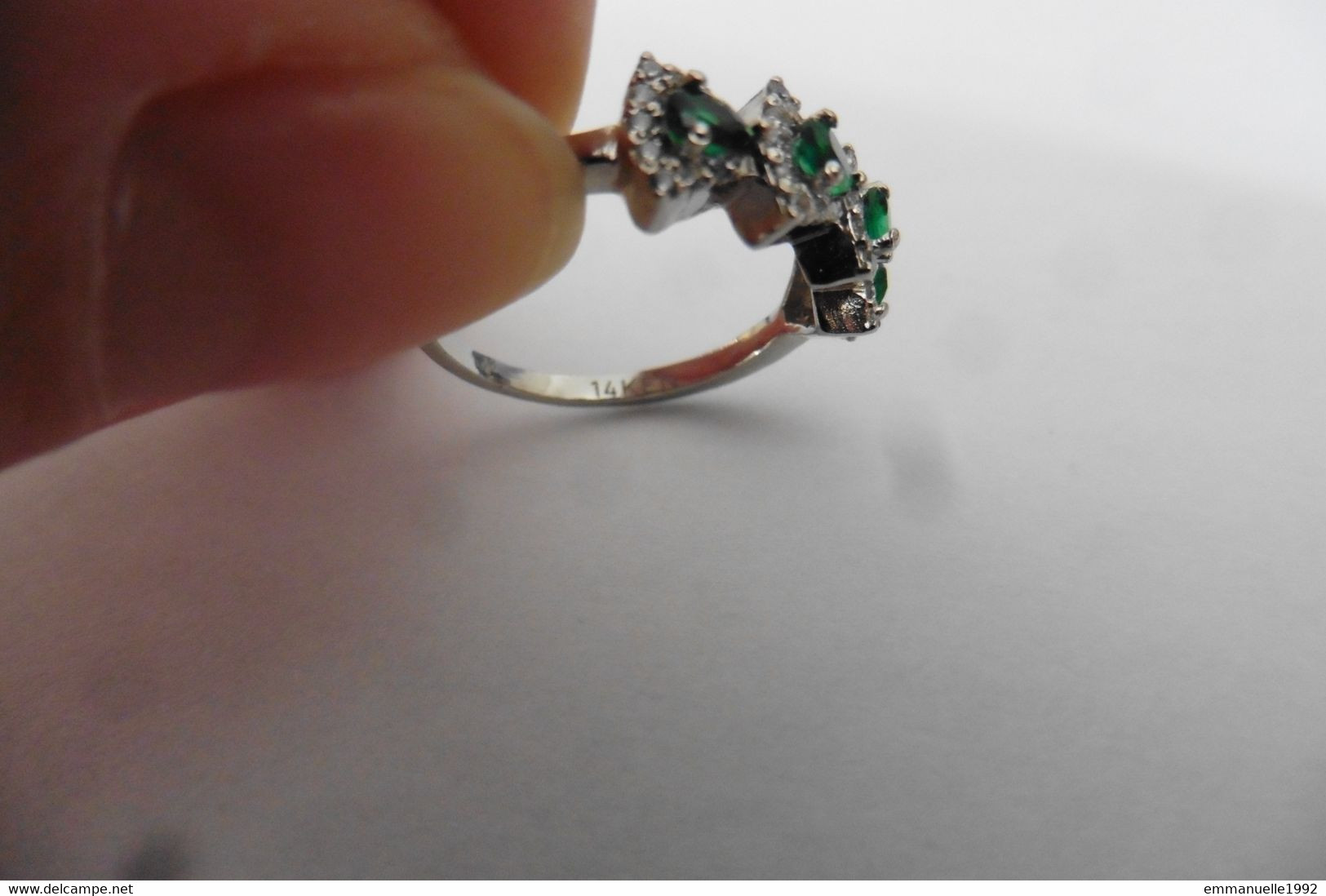 Neuf - Bague en argent de style Art Deco sertie zircons blancs & vert émeraude T 53