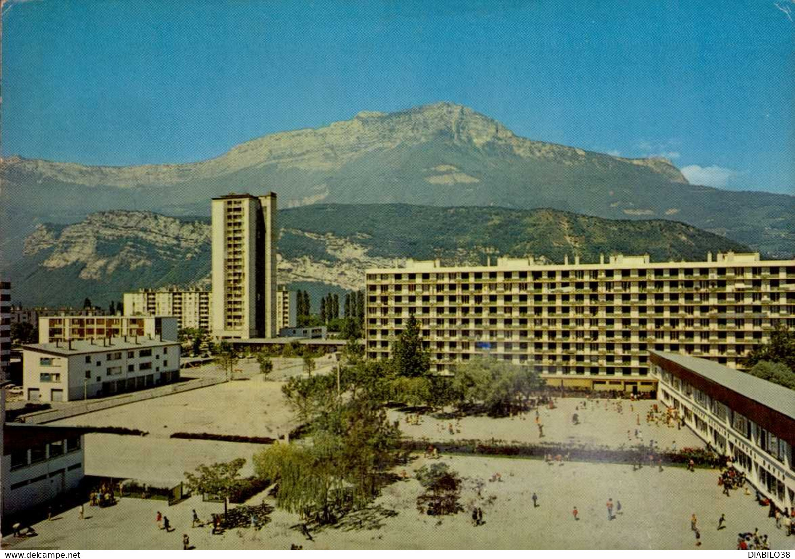 ECHIROLLES   ( ISERE )     GROUPE SCOLAIRE MARCEL DAVID . AU FOND , LE MOUCHEROTTE - Echirolles