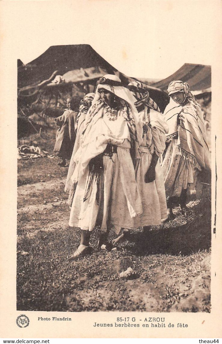 ¤¤  -  MAROC  -    AZROU   -   Jeunes Berbères En Habit De Fête   -   ¤¤ - Autres & Non Classés