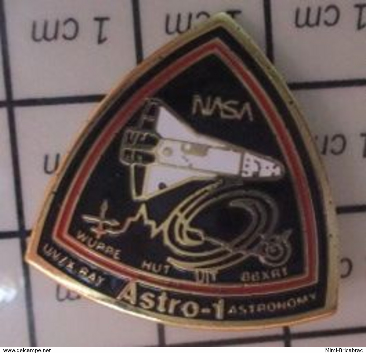 812f  Pin's Pins / Beau Et Rare / ESPACE / NAVETTE SPATIALE USA NASA CHALLENGER MISSION ASTRO-1 Le Petit Robot - Espacio