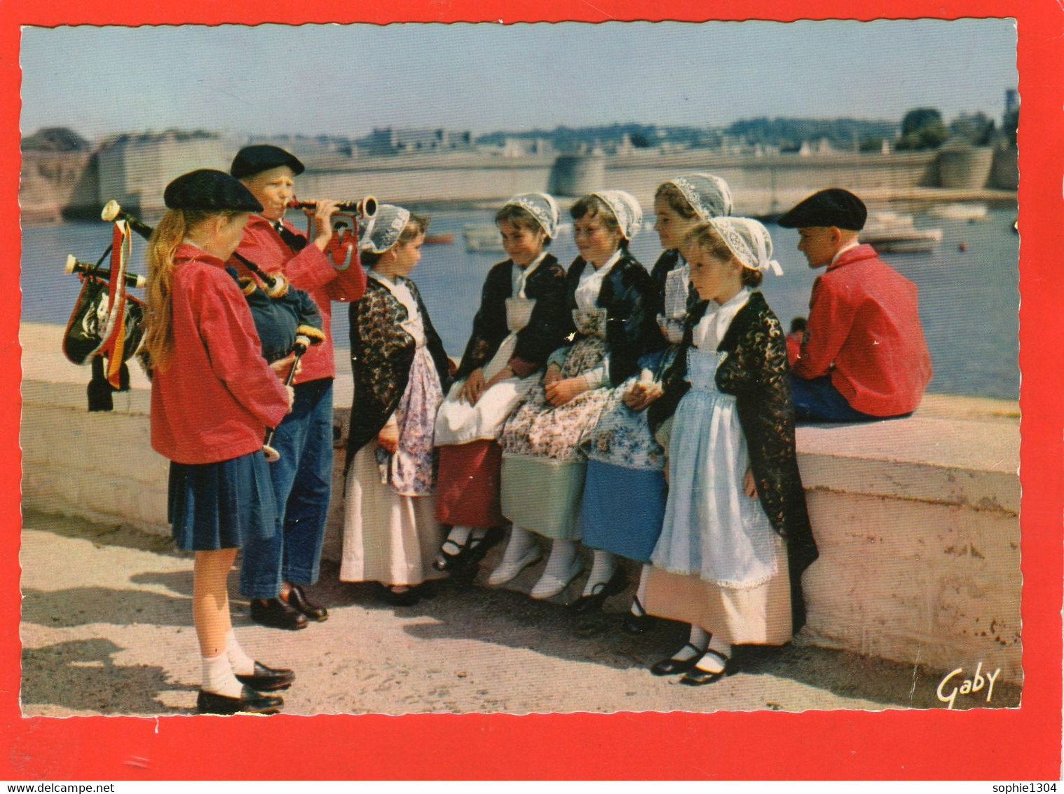 Amicale Laïque Concarnoise - Enfants En Costume Artisanal De La Ville De CONCARNEAU - - Autres & Non Classés