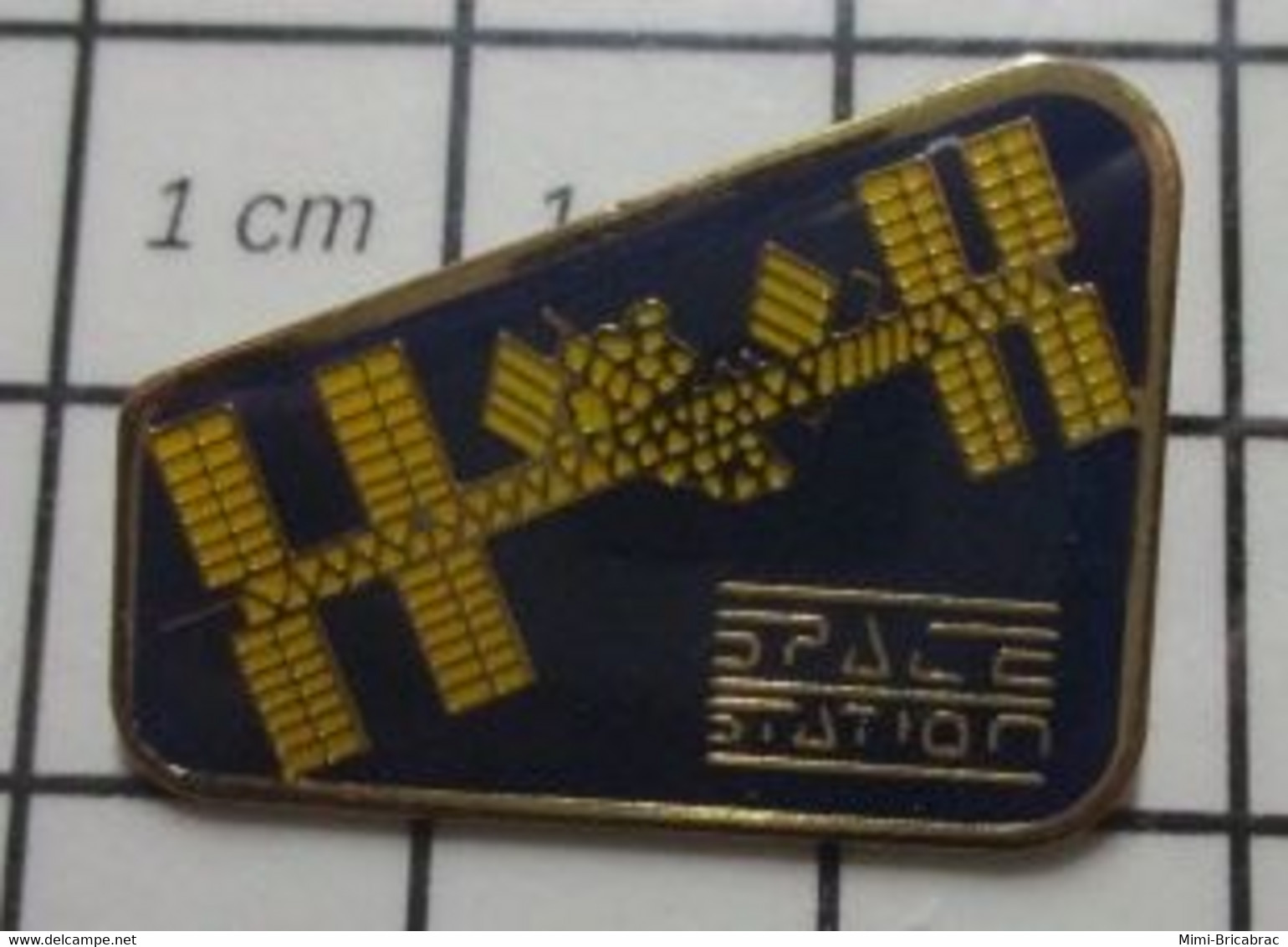 812f  Pin's Pins / Beau Et Rare / ESPACE / STATION SPATIALE SPACE STATION - Espace