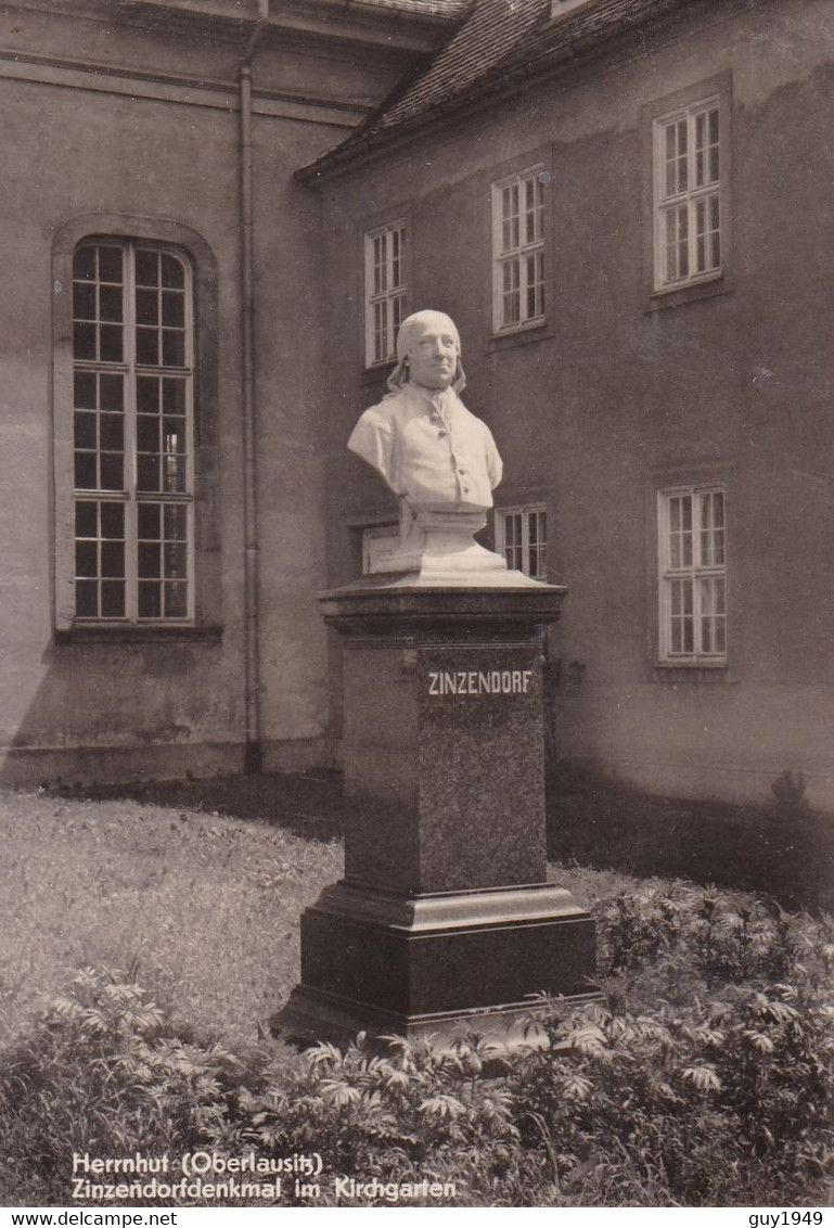 ZINZENDORFDENKMAL IM KIRCHGARTEN - Herrnhut