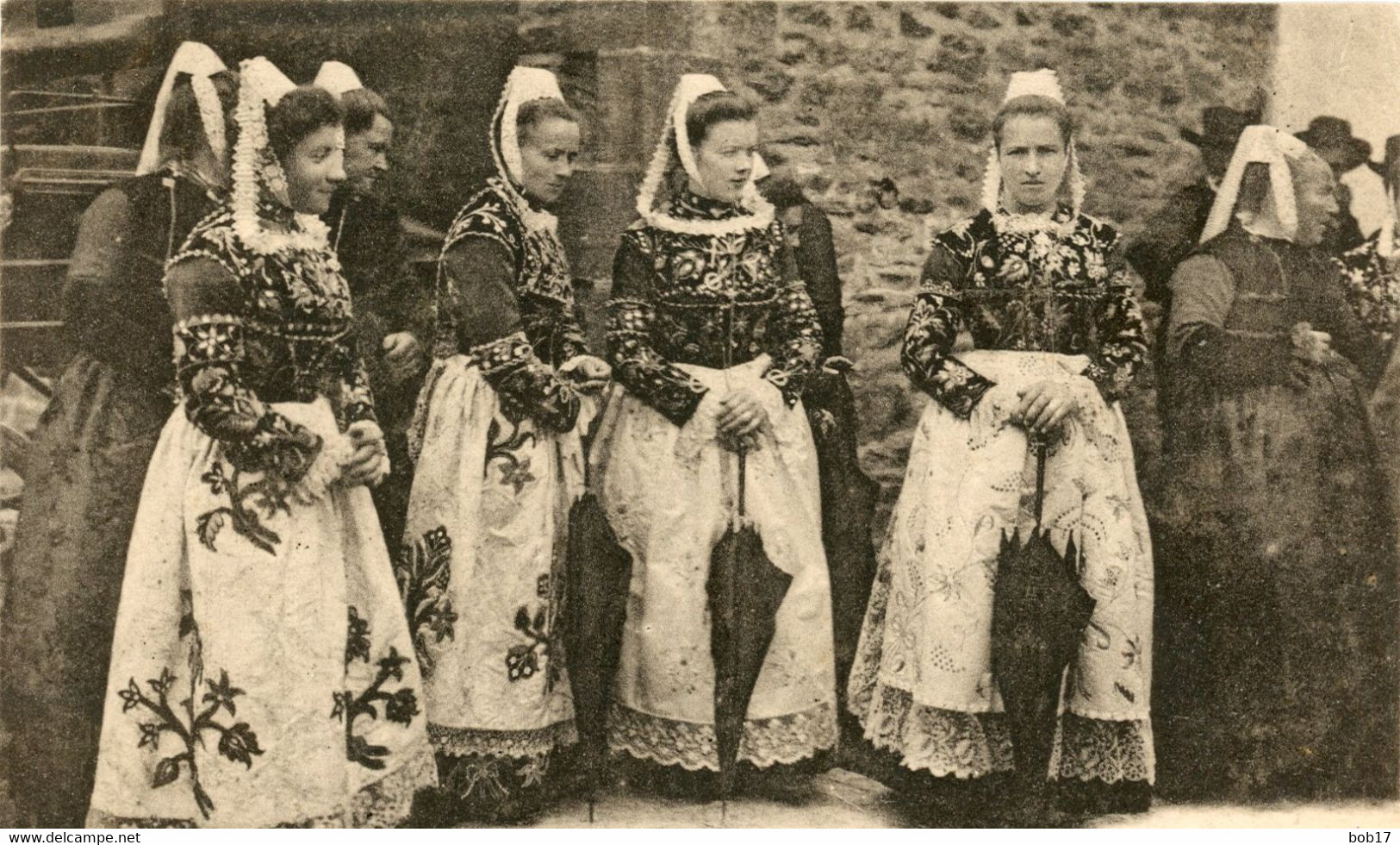 Toilettes De Mariées - TBE - Plomodiern