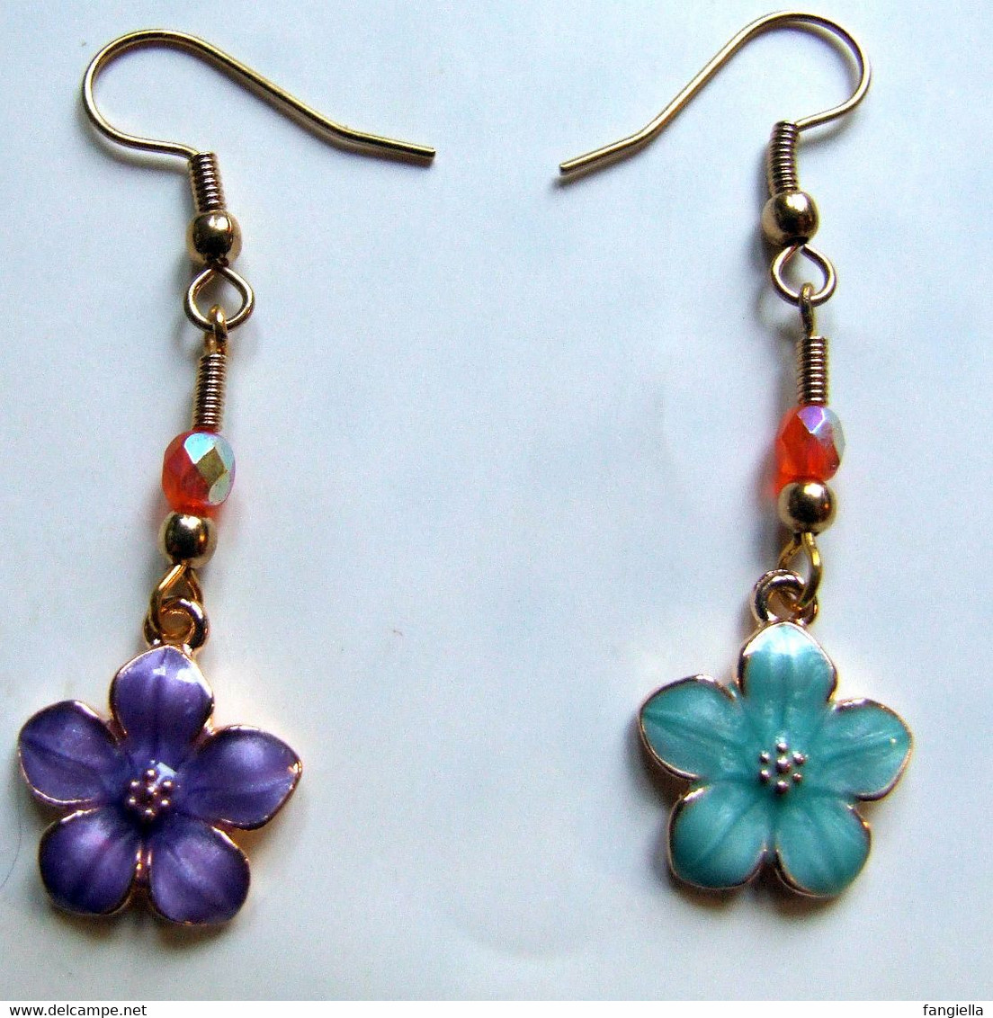 Boucles d'oreilles enfant, fleurs de cerisier, fleurs émaillées, bijoux fait-main, cadeau original jeune fille, boucles