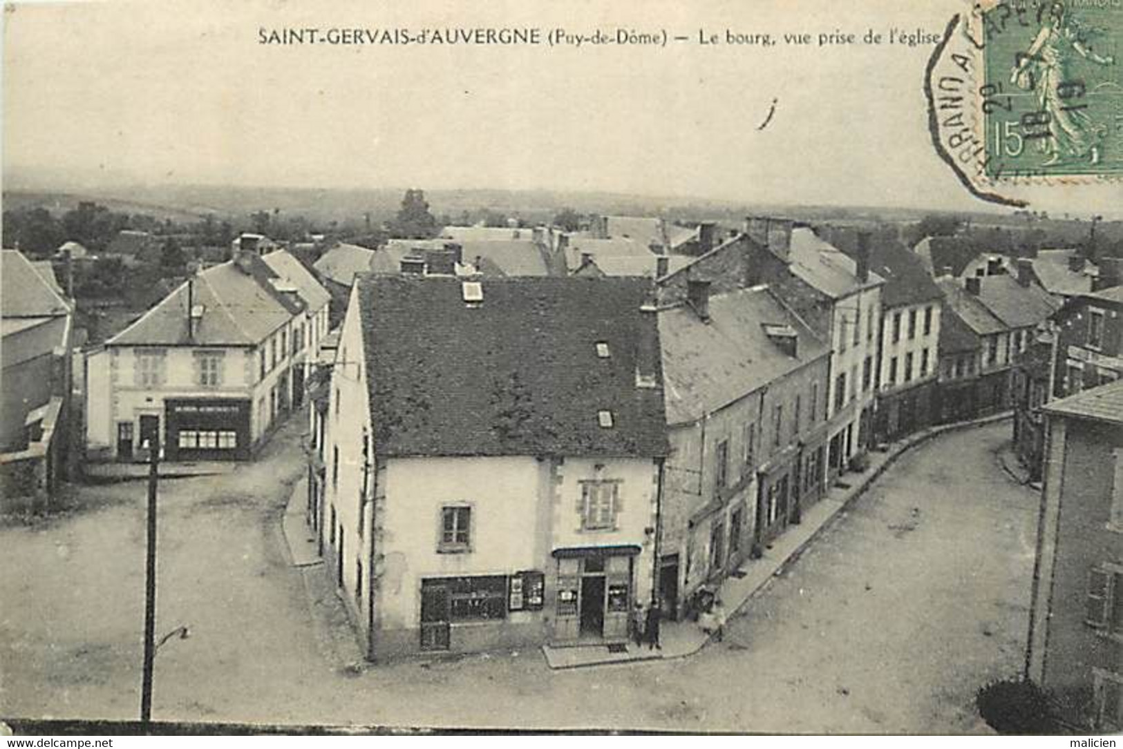 - Dpts Div.-ref-BH517- Puy De Dôme - Saint Gervais D Auvergne - Le Bourg Vue Prise De L Eglise - Auberge - Magasins - - Saint Gervais D'Auvergne