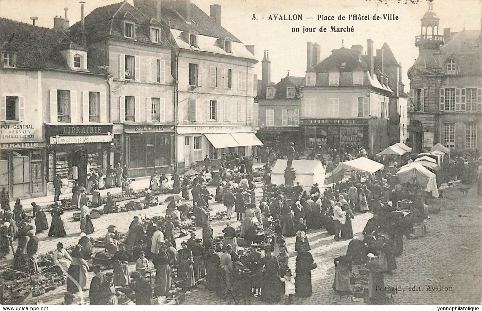 89 - YONNE - AVALLON - Thème Marchés - Un Jour De Marché -place De L'hôtel De Ville - 11368 - Marchés