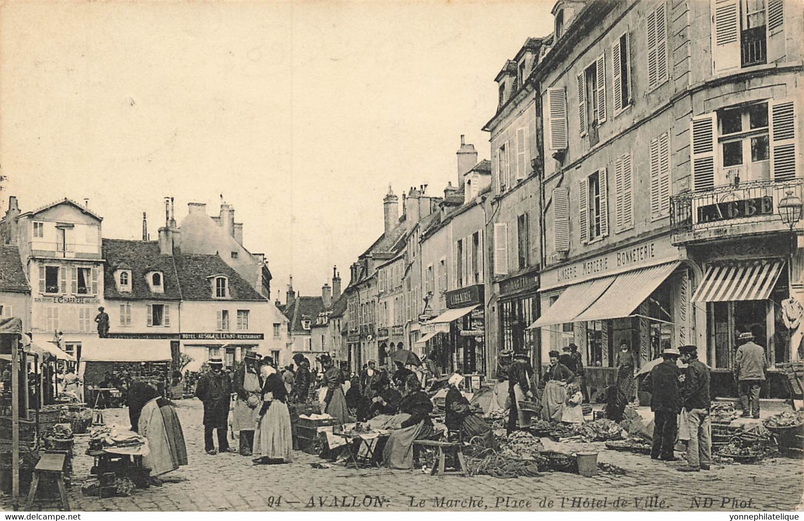 89 - YONNE - AVALLON - Thème Marchés - Place De L'hôtel De Ville - Circulée 1916 - 11393 - Marchés