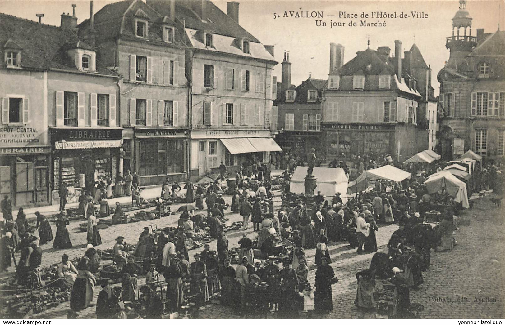 89 - YONNE - AVALLON - Thème Marchés - Place De L'hôtel De Ville  Jour De Marché - 11374 - Marchés