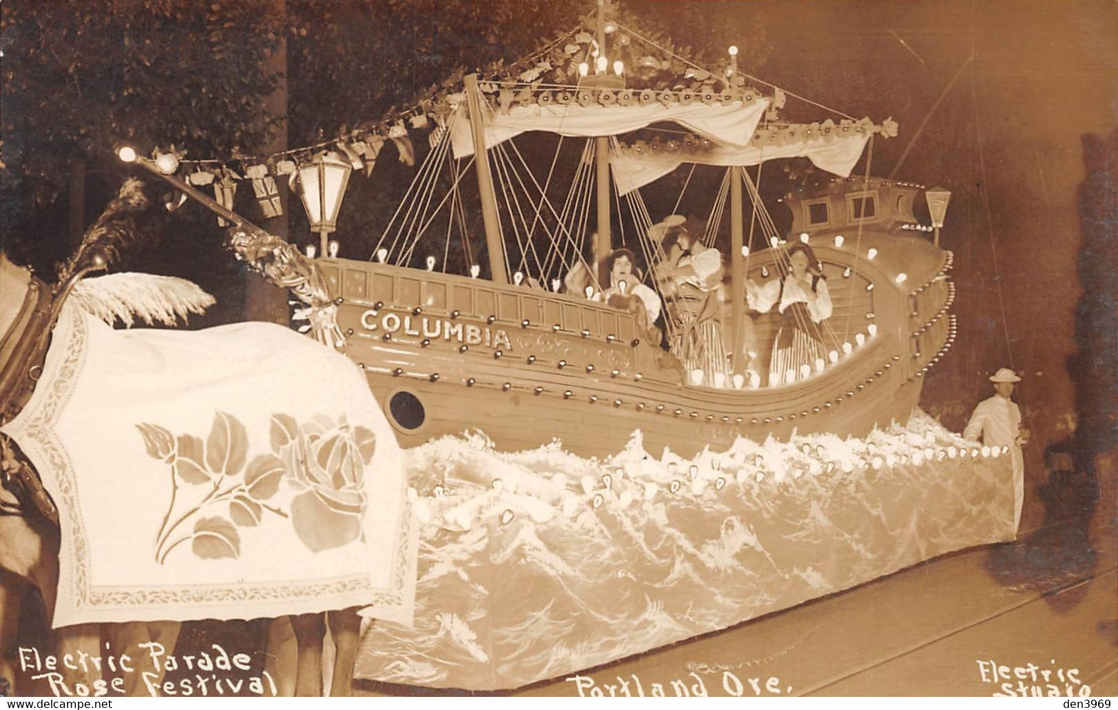 ETATS-UNIS - OR - Oregon - Portland - Electric Parade Rose Festival - Boat Columbia - Photo-Carte - Portland