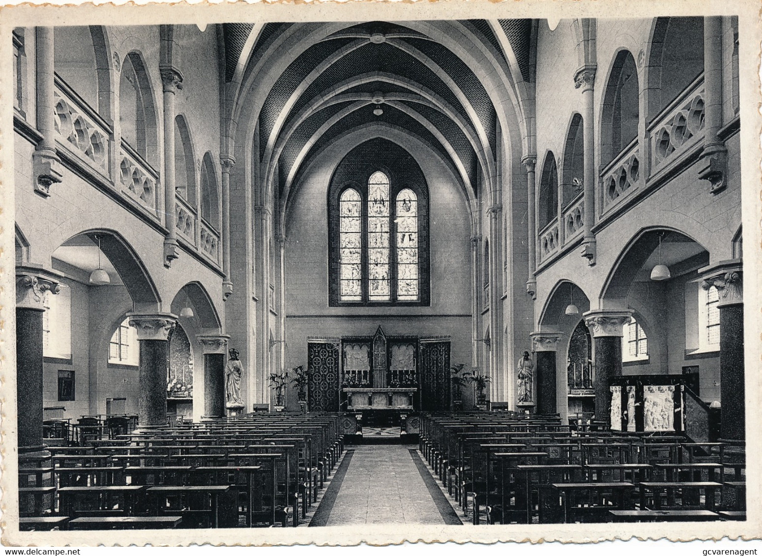 DEINZE  KOSTSCHOOL DER ZUSTERS VAN DEN H.VINCENTIUS A PAULO   KERK  BINNENZICHT    2 SCANS - Deinze