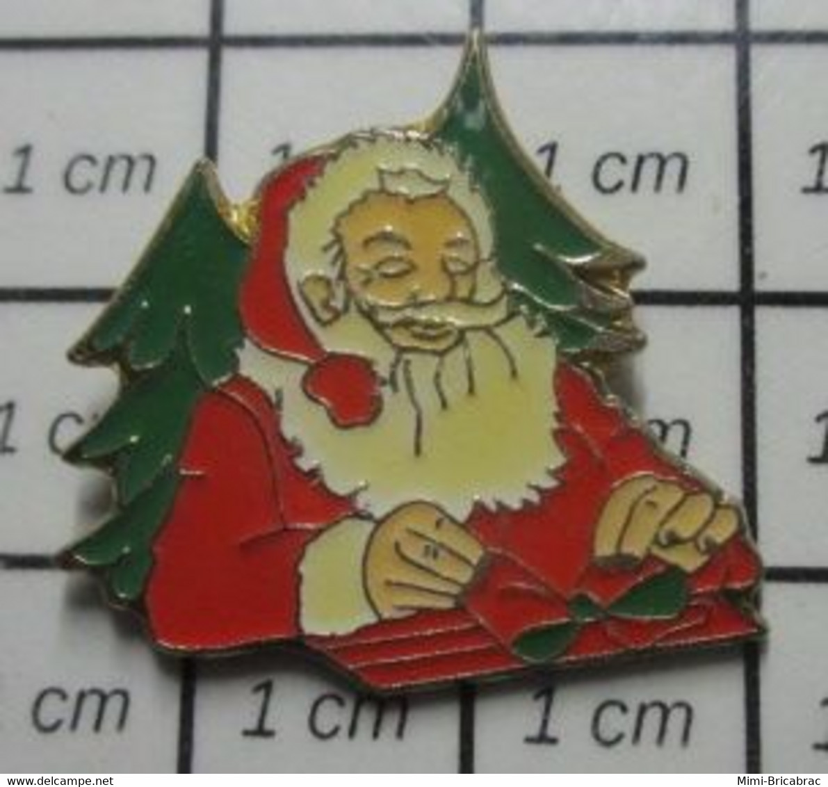 413h Pin's Pins / Beau Et Rare / NOEL / PERE NOEL SAPIN CADEAU CADEAU GROS NOEUD - Kerstmis