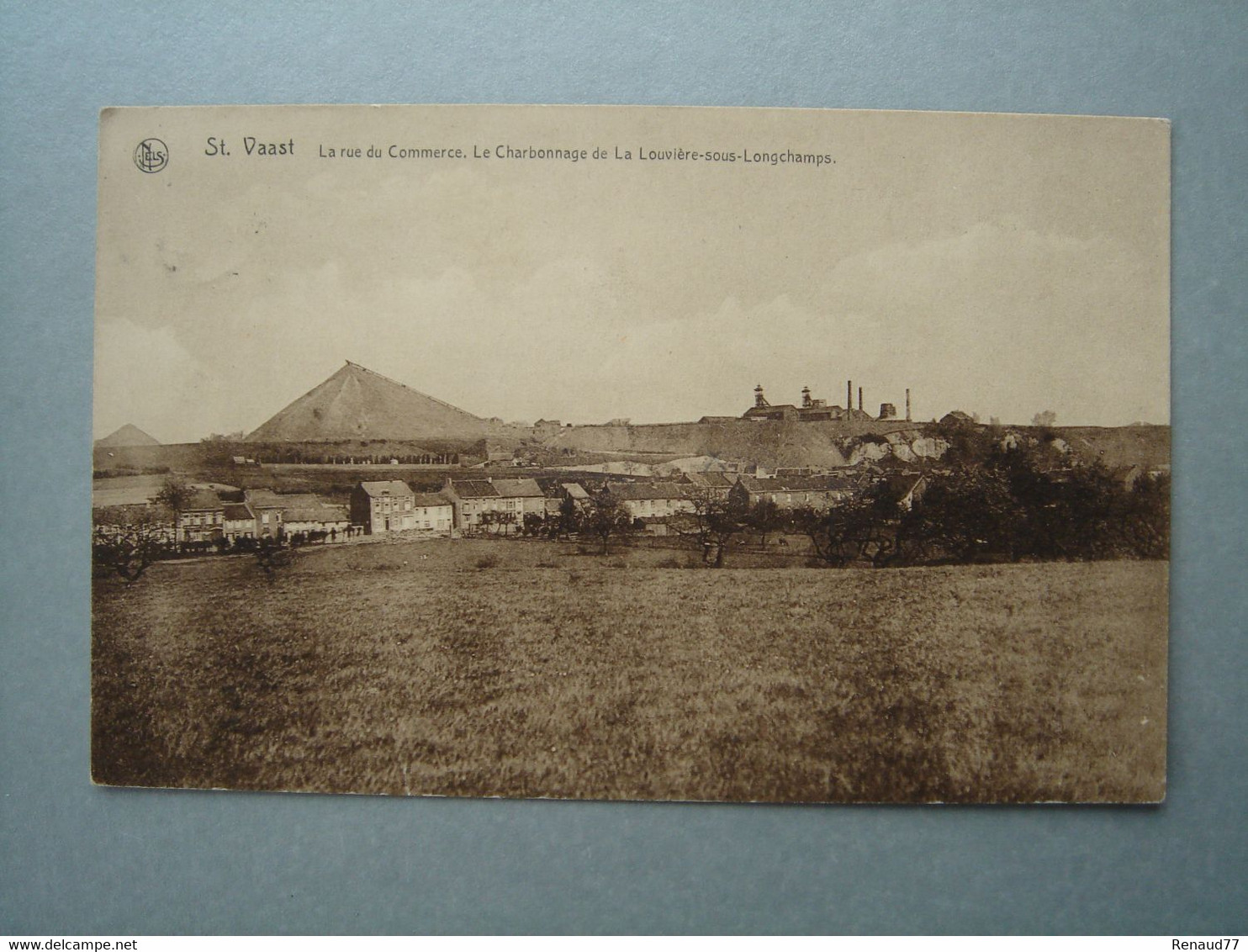 St Vaast - La Rue Du Commerce. Le Charbonnage De La Louvière Sous Longchamps - Saint Vaast - La Louvière