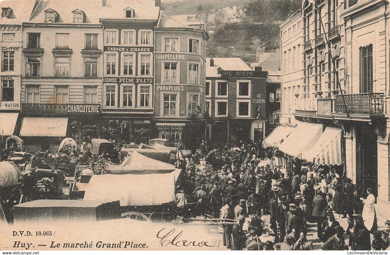 Belgique - Huy - Le Marché Grand'place - Chapelerie - Parapluies - Charcuterie - Animé - Carte Postale Ancienne - Huy