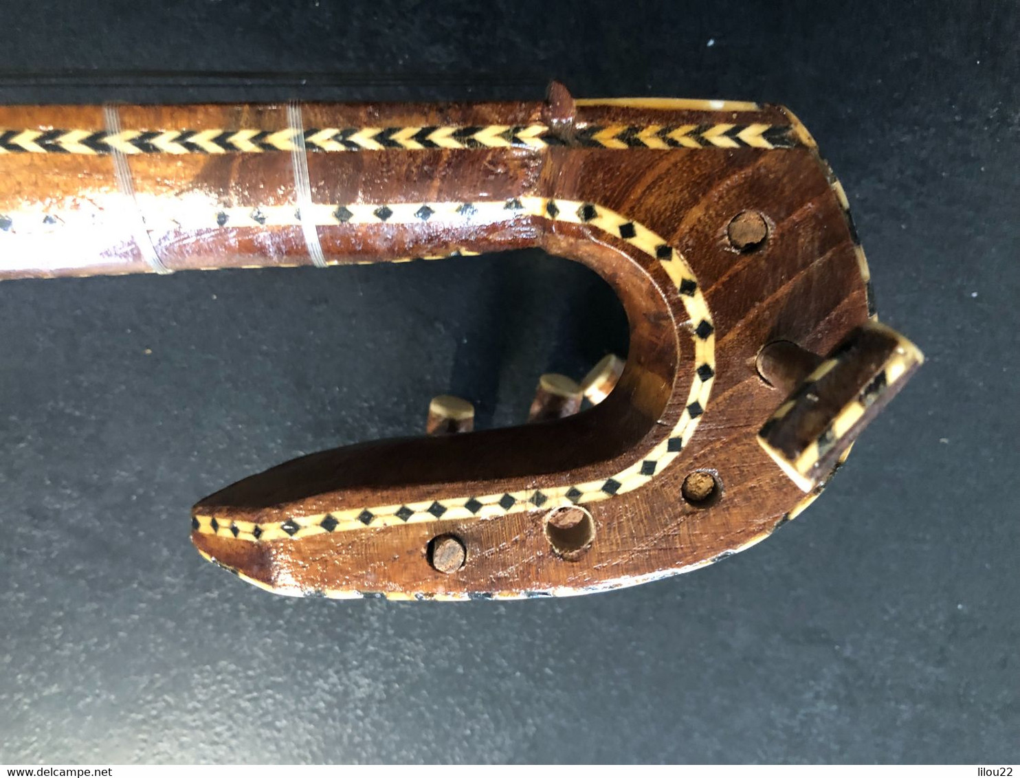 Instrument à cordes traditionnel Uyghur, (Ouïghour) . KASGHAR 1992 . String Snake Skin Uyghur rebab ou rewap