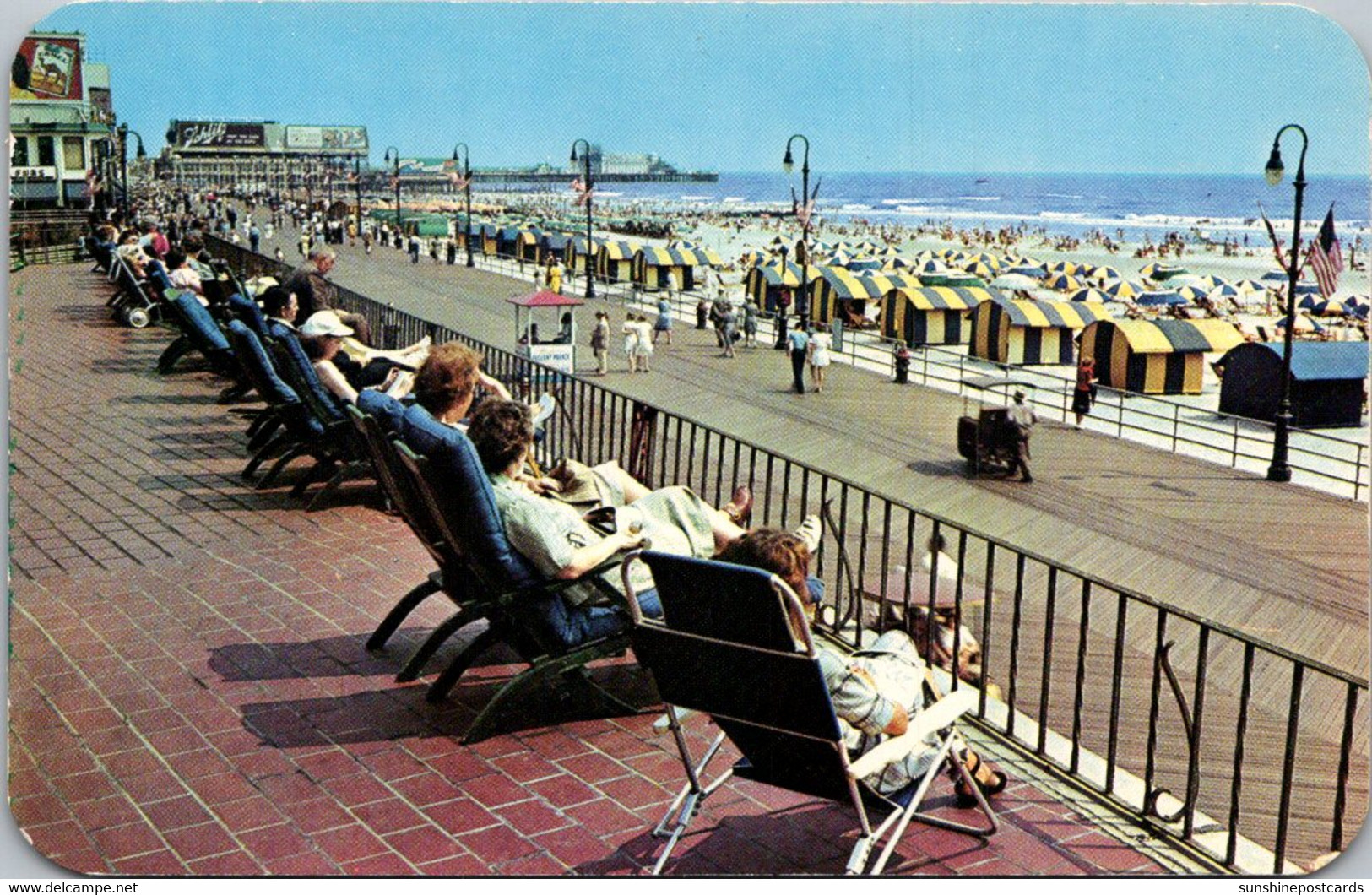 New Jersey Atlantic City Overlooking Boardwalk And Beach From Sundeck Of Marlboorough-Blenheim - Atlantic City