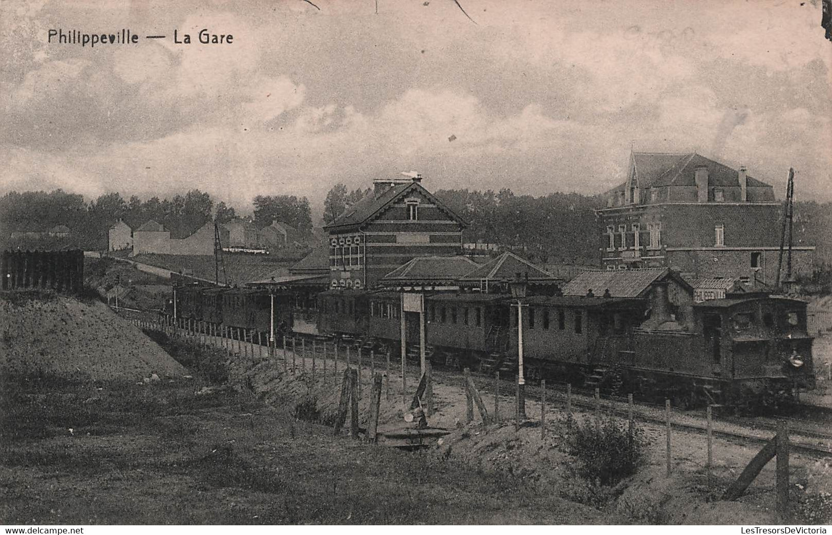 BELGIQUE - Philippeville La Gare - Train En Gare -  - Carte Postale Ancienne - - Philippeville