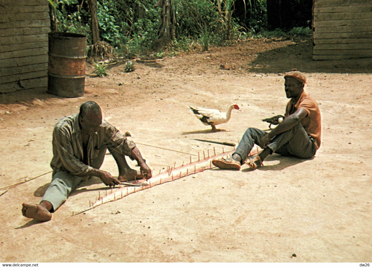 Afrique - Guinea Ecuatorial (Guinée Equatoriale) Poblado De Bata, Secundo Une Pile De Serpiente (peau De Serpent) - Afrique