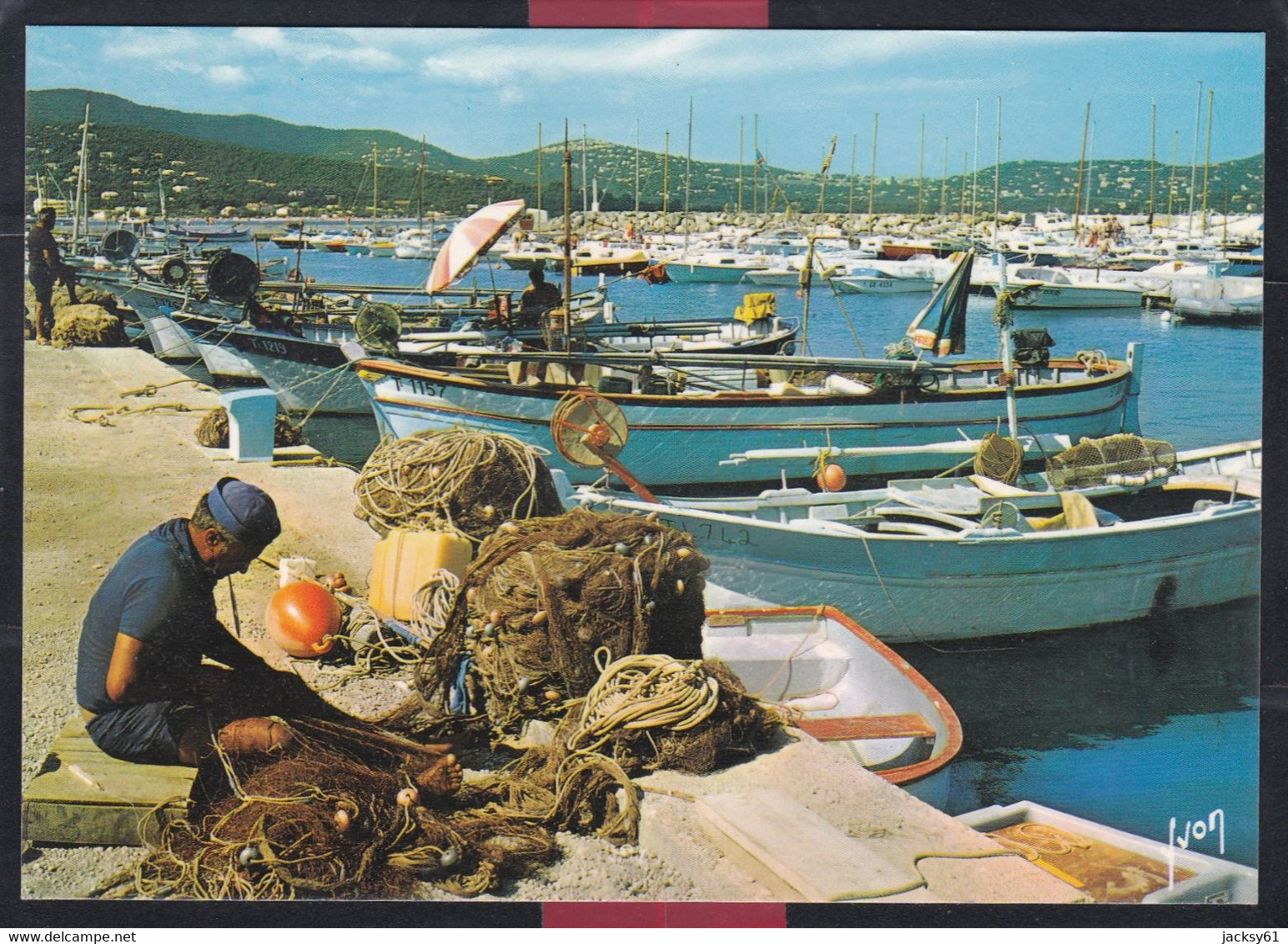 83 - Cavalaire Sur Mer - Pêcheur Réparant Son Filet - Cavalaire-sur-Mer