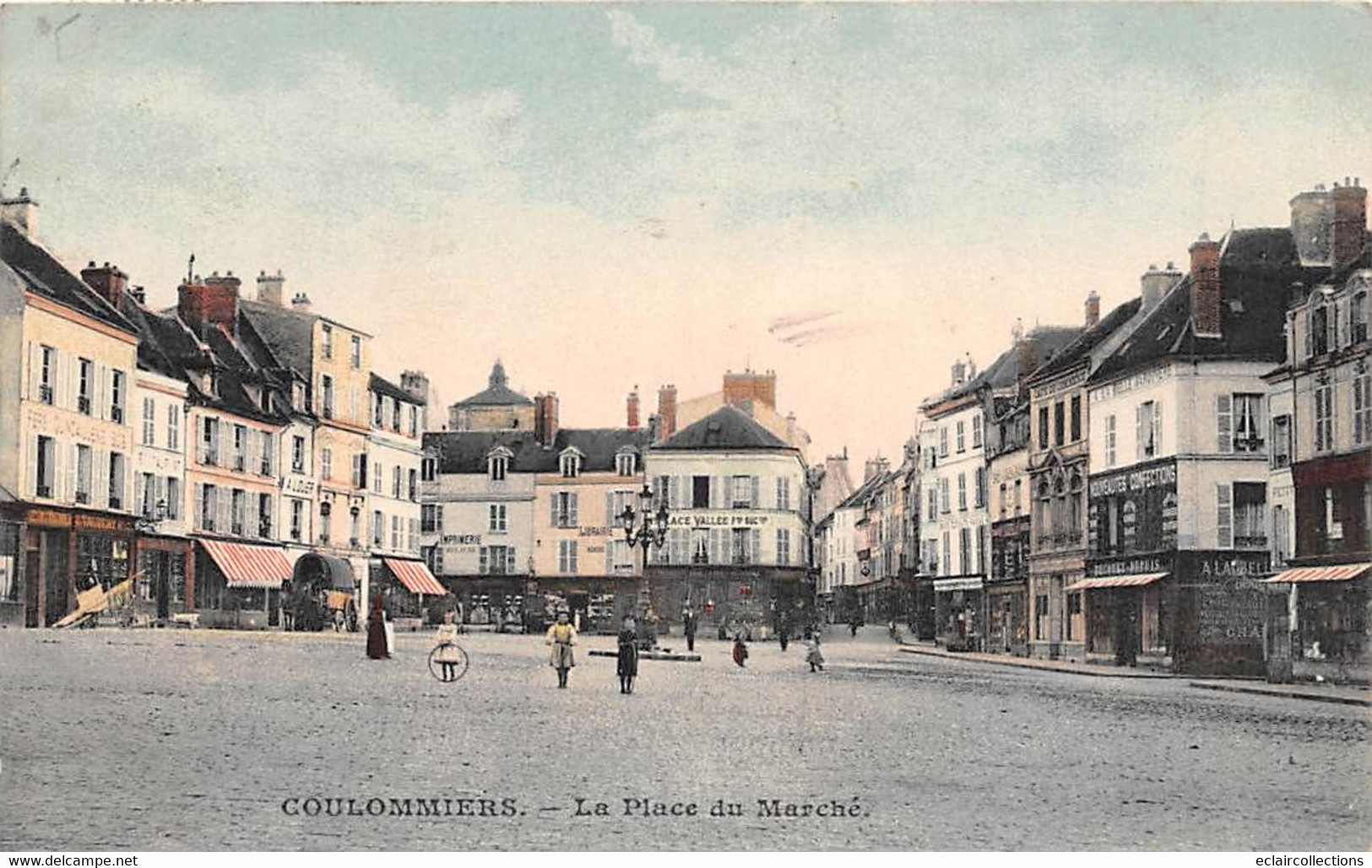 Coulommiers         77       Place Du Marché       (voir Scan) - Coulommiers