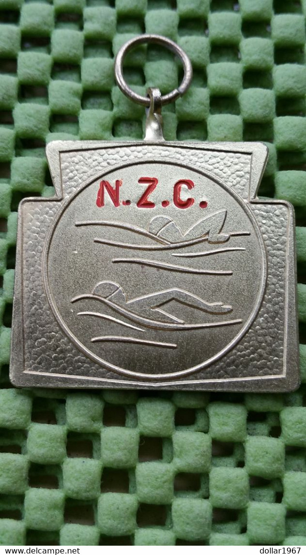 Medaille : Stichting Vrienden Van N.z.c. Neede ( 2 ) -  Foto's  For Condition. (Originalscan !!) - Zwemmen