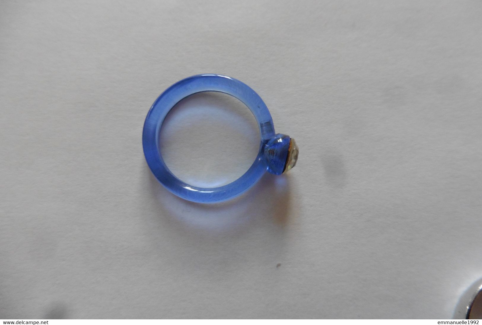 Neuf - Bague Fantaisie En Plastique Ou Résine Bleu Transparent Serti Strass Blanc Imitation Diamant T54 - Ring