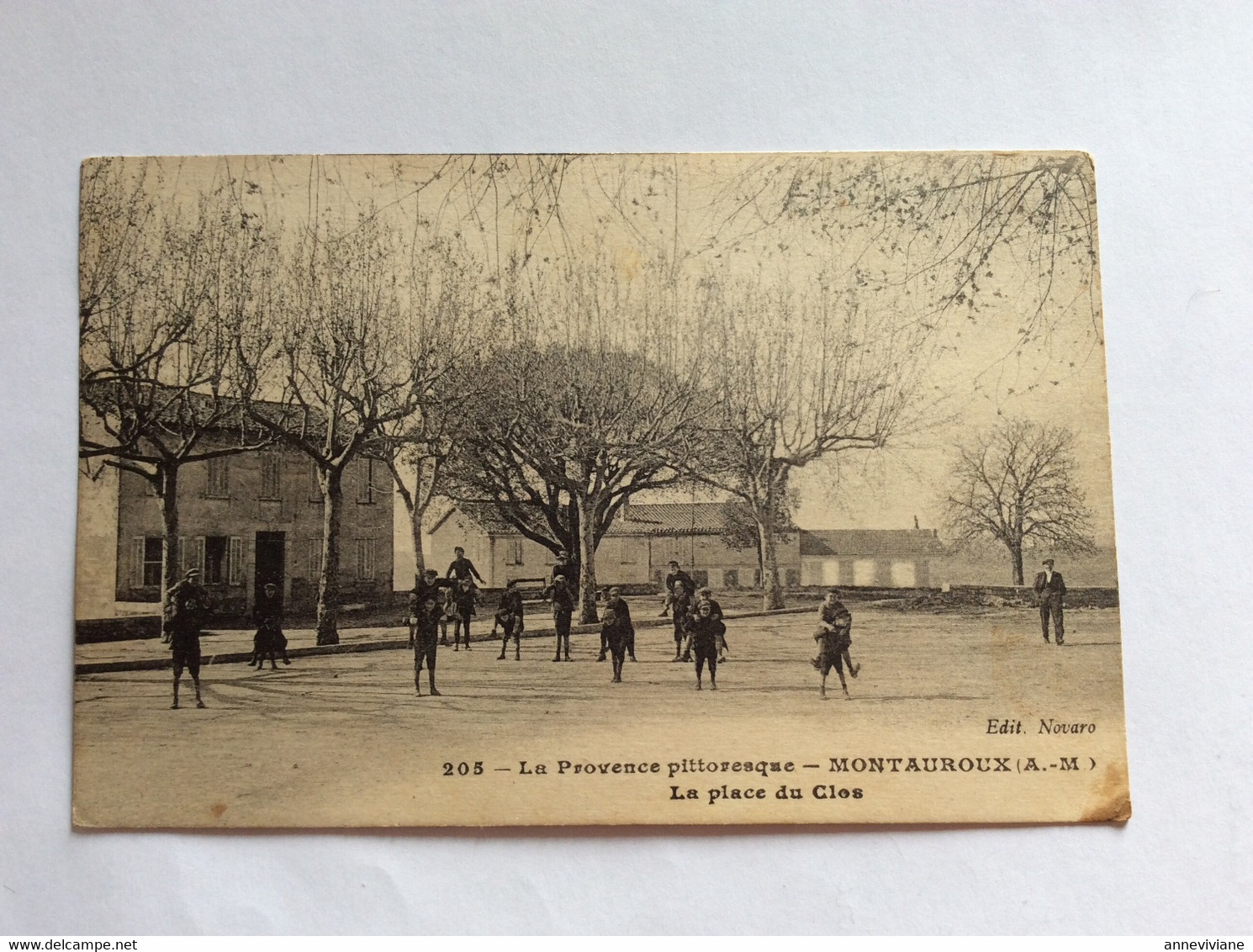 Montauroux. La Place Du Clos - Montauroux