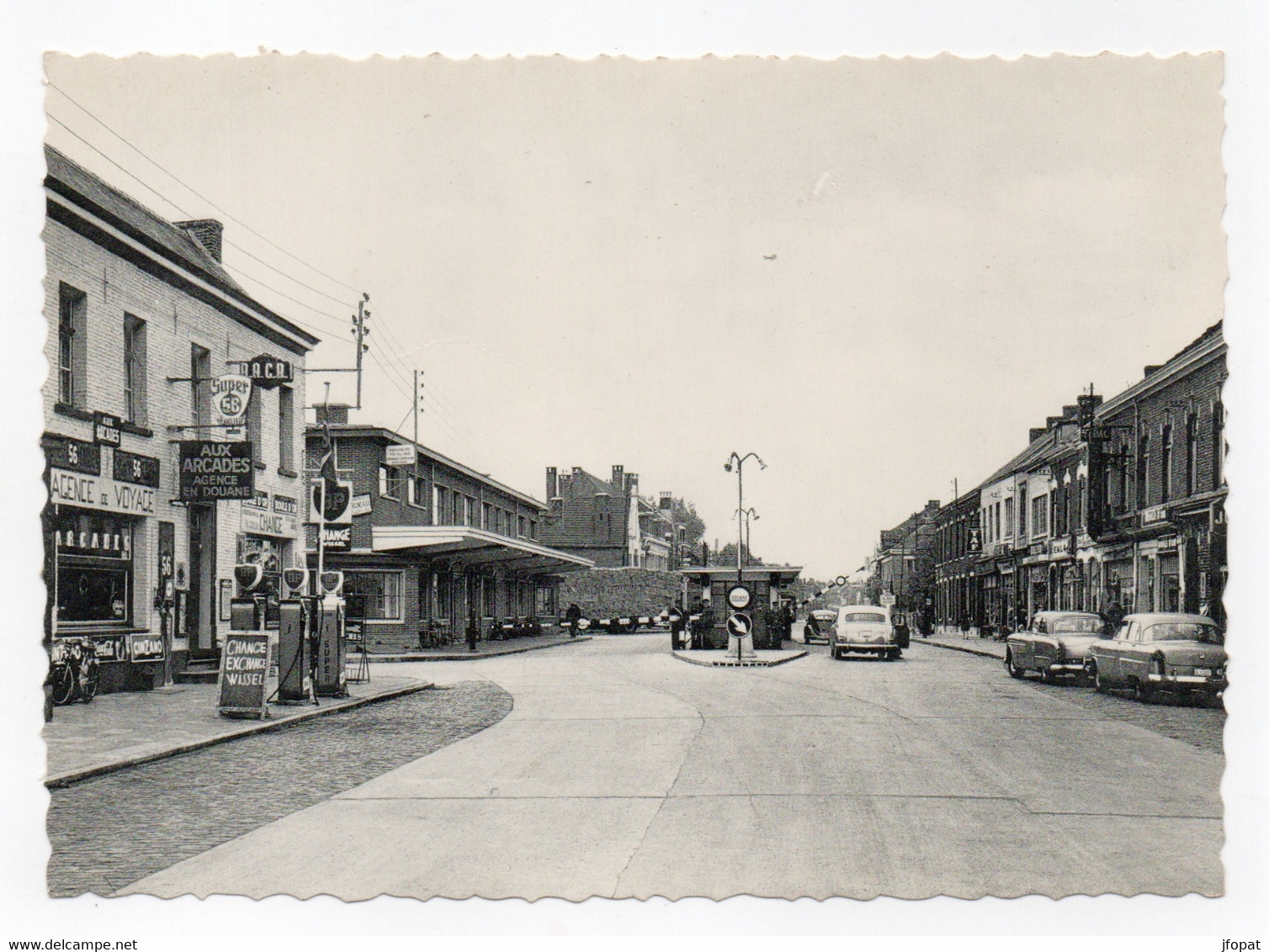 BELGIQUE - QUIEVRAIN Gare Routière Internationale, Pompes BP - Quiévrain